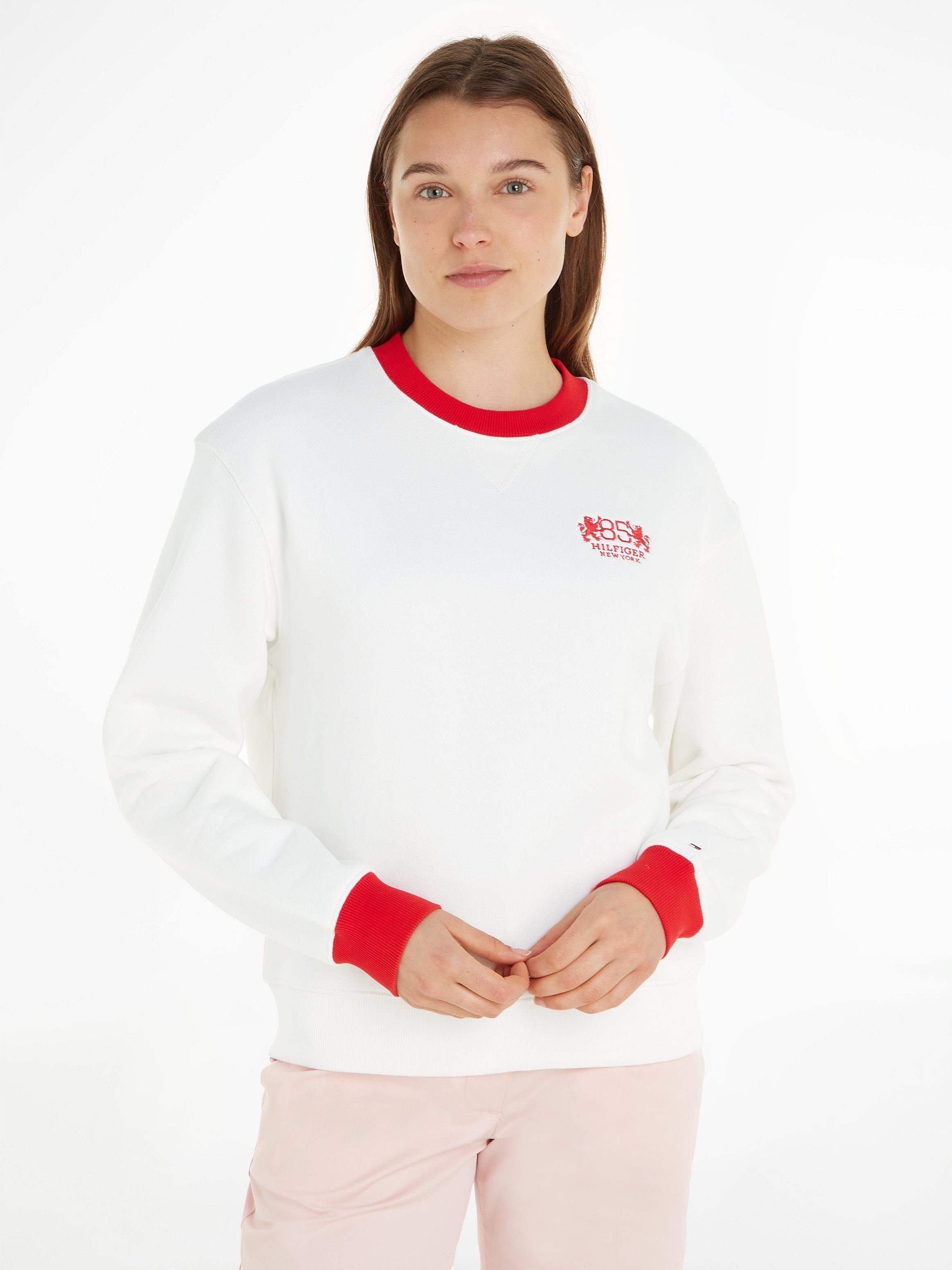 Tommy Hilfiger Sweatshirt REG C-NK CREST 85 SWEATSHIRT mit Logostickerei Ecru