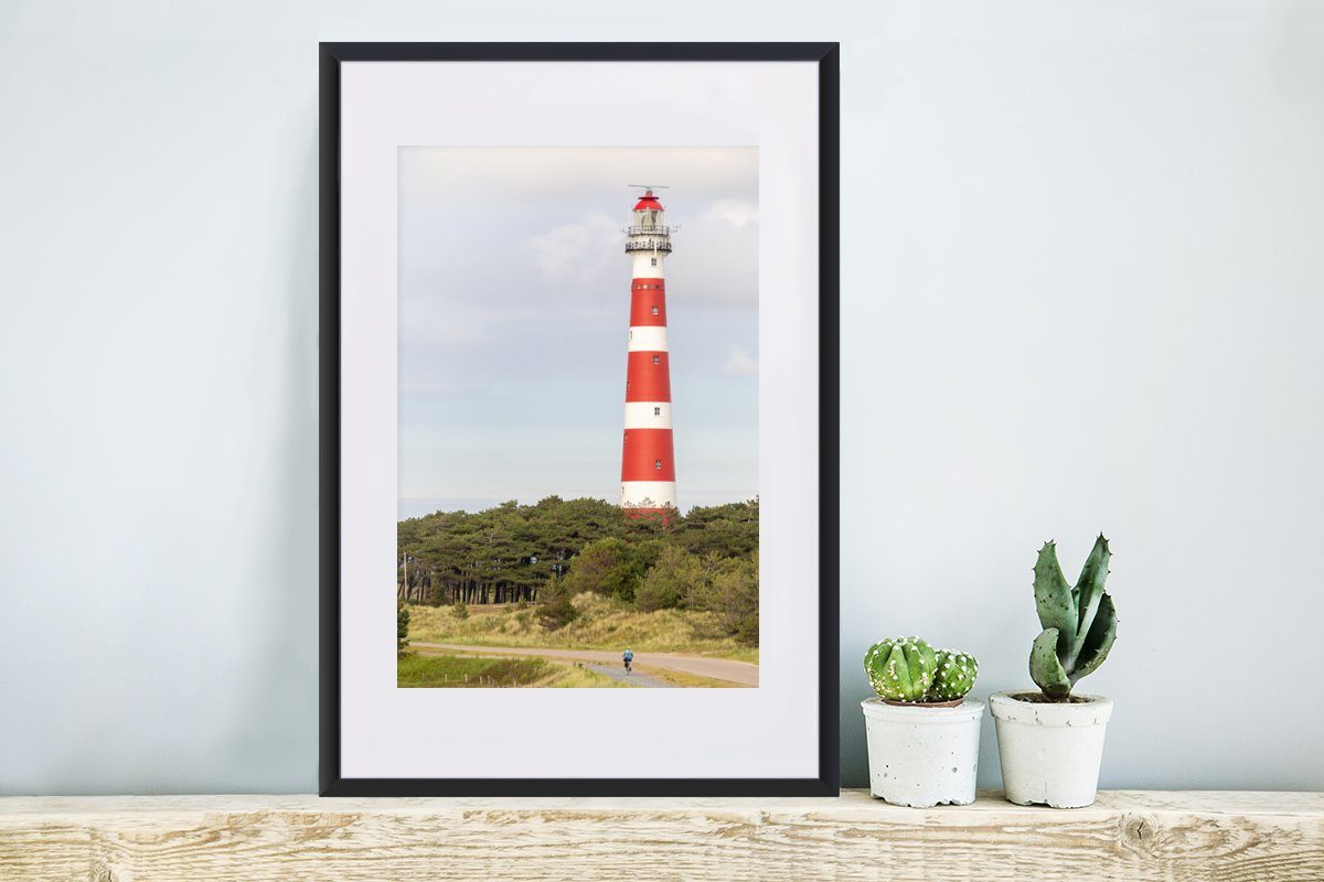 MuchoWow Poster Insel - Kunstdruck, St), mit - Leuchtturm Niederlande, Gerahmtes Bilderrahmen Poster, Schwarzem Rahmen, (1