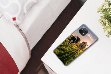 MuchoWow Handyhülle Kühe - Sonne - Gras - Tiere - Bauernhof, Phone Case, Handyhülle Xiaomi Mi 11 Lite, Silikon, Schutzhülle