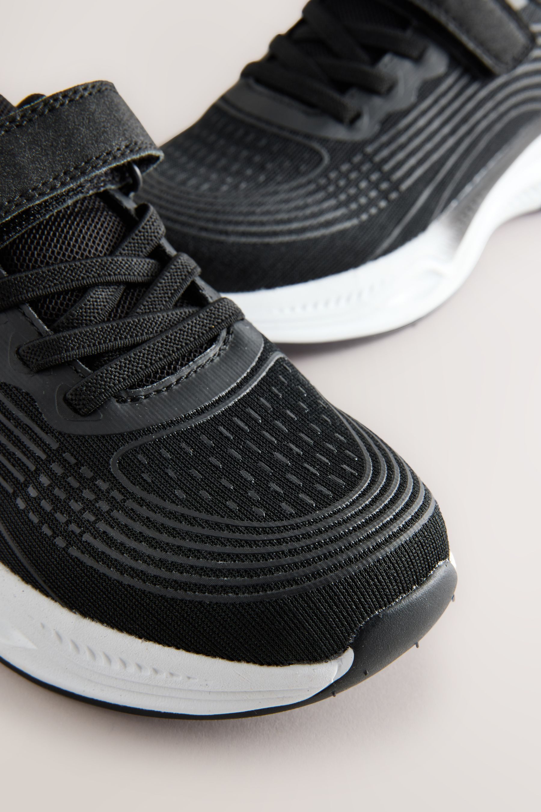 Next Schulturnschuhe mit elastischen Schnürsenkeln Sneaker (1-tlg)