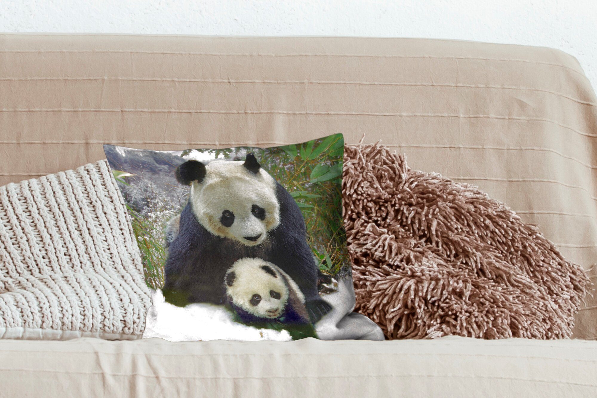 Füllung Schnee, - Zierkissen Panda Jungtier MuchoWow Dekokissen - Wohzimmer, für Schlafzimmer, Deko, Sofakissen mit