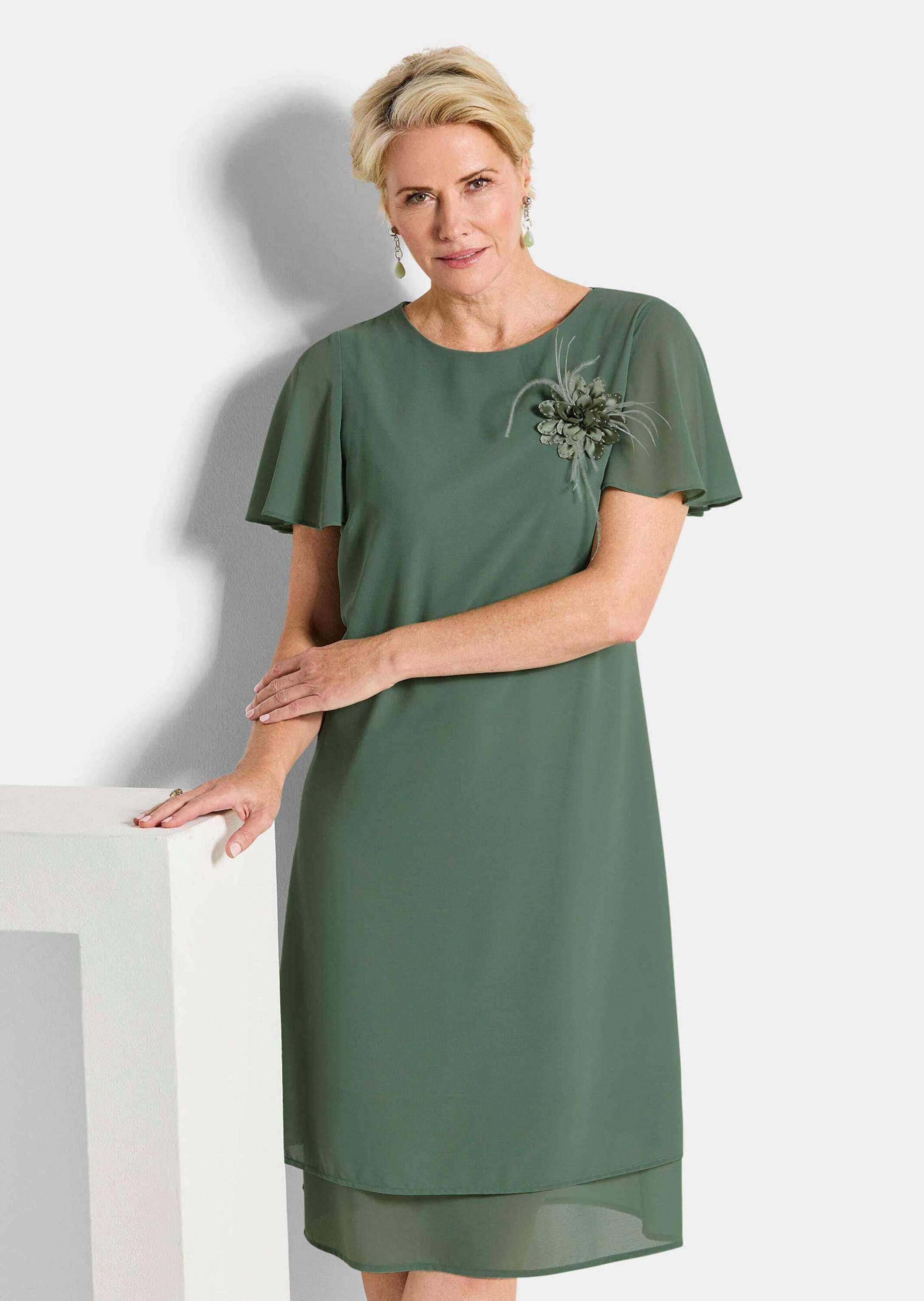 GOLDNER Sommerkleid Kurzgröße: Abendkleid mit abnehmbarer Brosche Eventkleid mit U-Boot-Ausschnitt, Knielänge und Viertelarm
