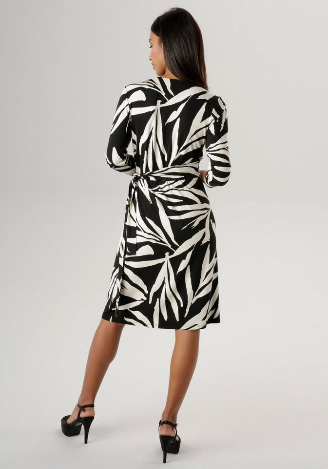 Aniston SELECTED Jerseykleid mit KOLLEKTION - NEUE Wickeloptik und Blätterdruck femininer