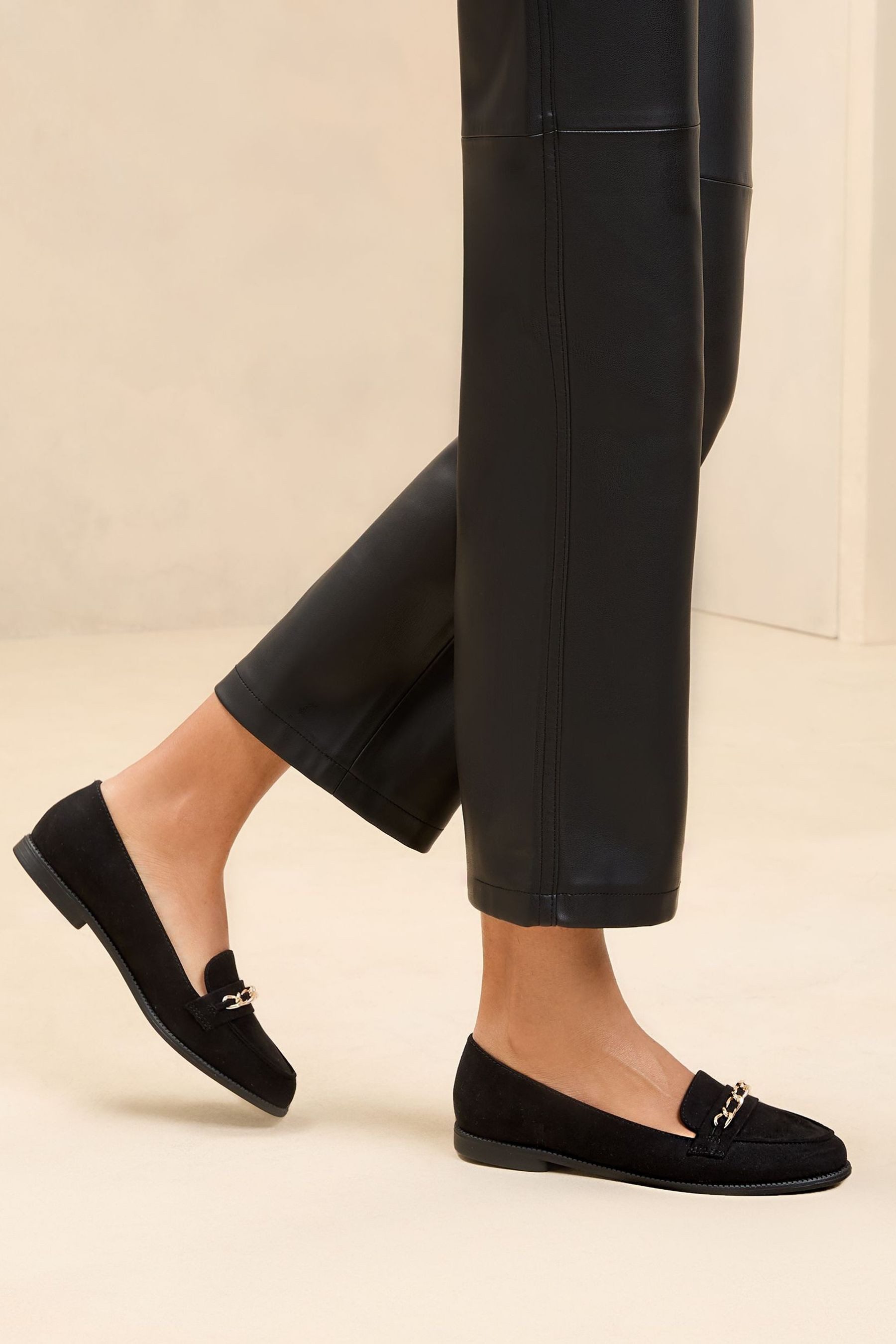 LIPSY Lipsy flache Schlupf-Loafer aus Velourskunstleder Loafer (1-tlg) günstig online kaufen