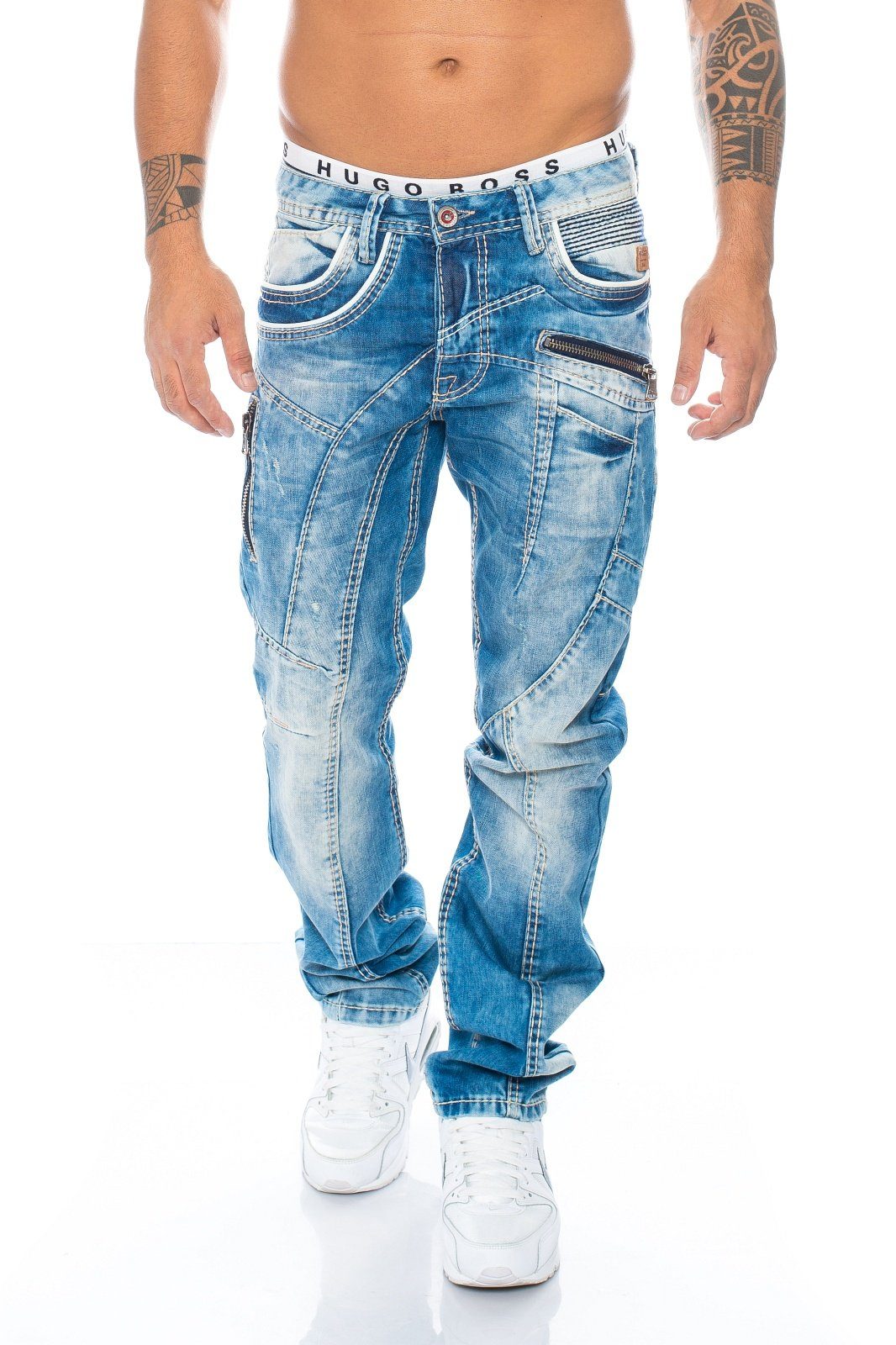 Cipo & Baxx Regular-fit-Jeans Herren Jeans Hose mit stylischen Applikationen Aufwendiges Design mit dicken Nähten, Ausgefallene Waschung mit kleinen Abriebstellen