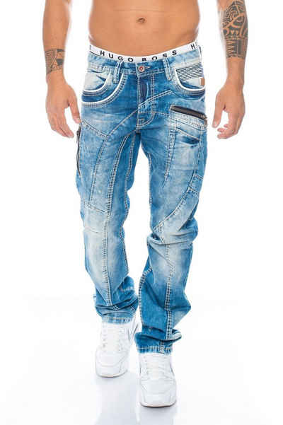 Cipo & Baxx Regular-fit-Jeans »Herren Jeans Hose mit stylischen Applikationen« Aufwendiges Design mit dicken Nähten und ausgefallener Waschung designt mit kleinen Abriebstellen