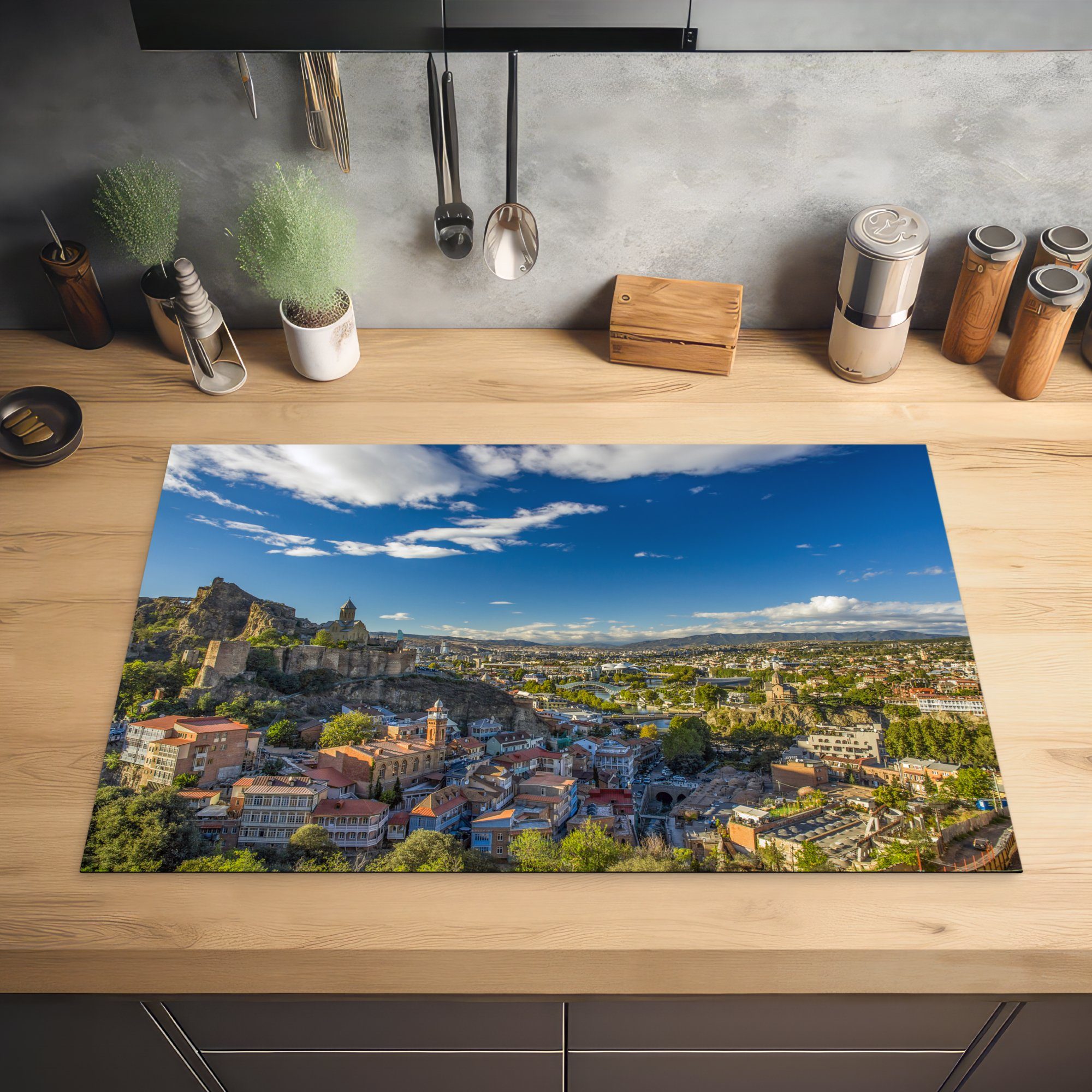 MuchoWow Herdblende-/Abdeckplatte Blick auf die 81x52 (1 von Induktionskochfeld Ceranfeldabdeckung Schutz Vinyl, Georgien, die cm, Altstadt Tiflis, küche, tlg), für