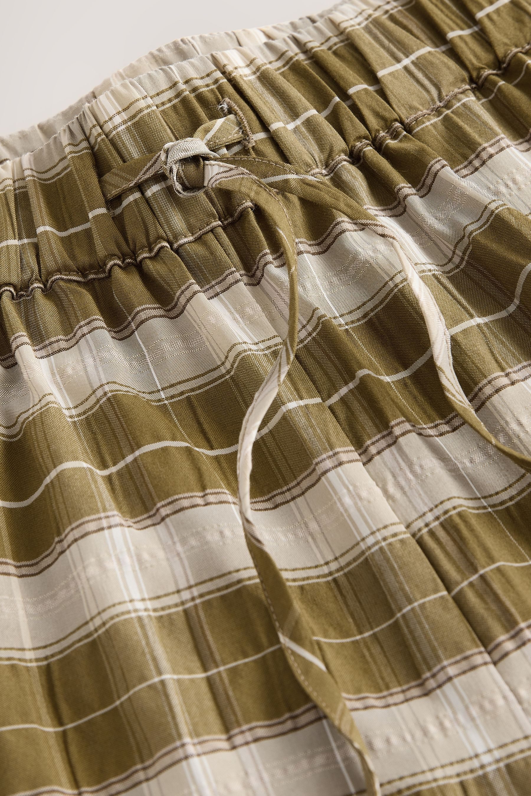 Next Palazzohose Karierte Schlupfhose mit weitem Bein – Kurzgröße (1-tlg)