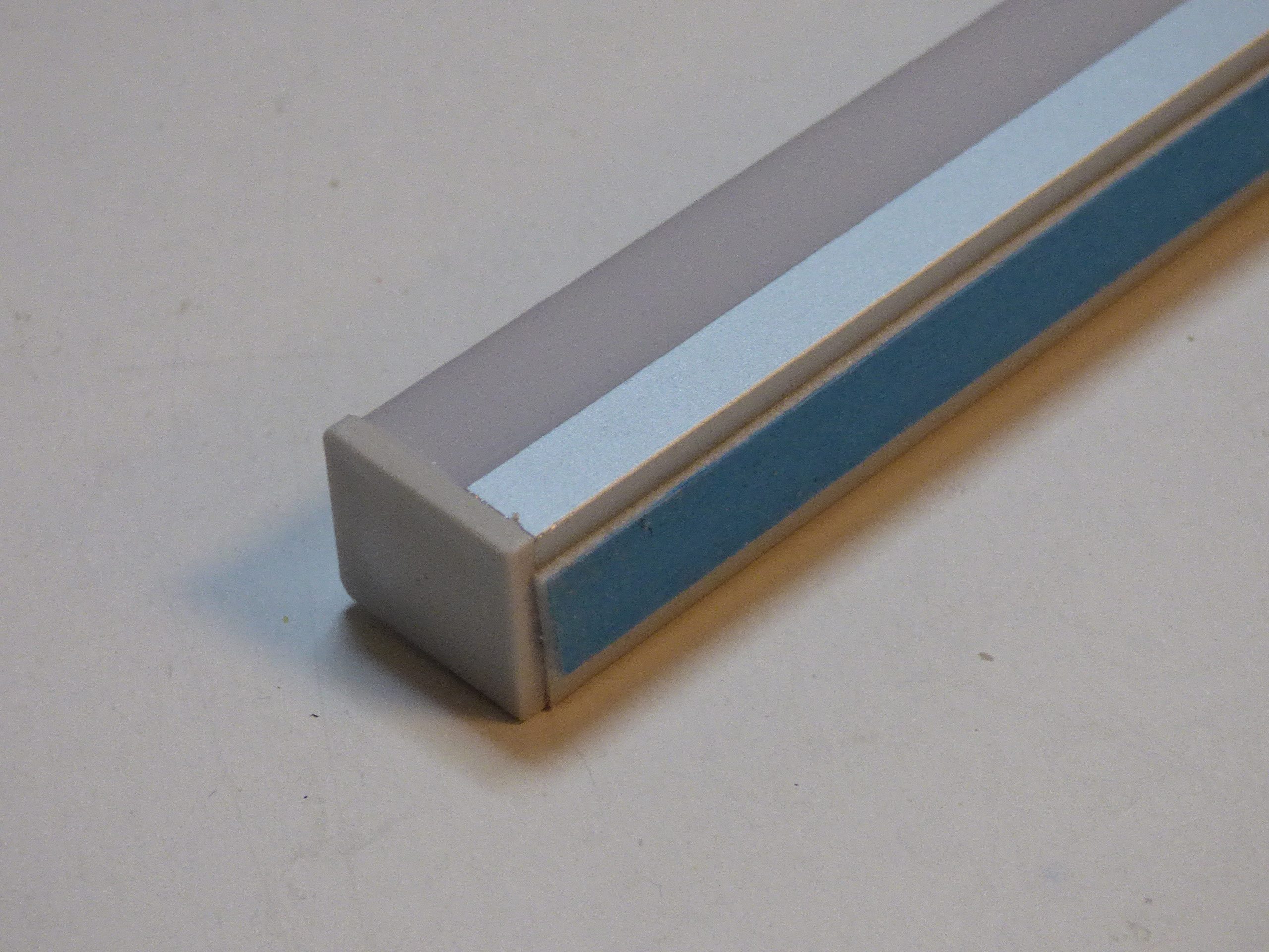 XENON LED Dekolicht 8503 ALU Profil/Kunststoffschiene 1m mit Endkappen für LED Bänder, Xenon / Mehrfarbig