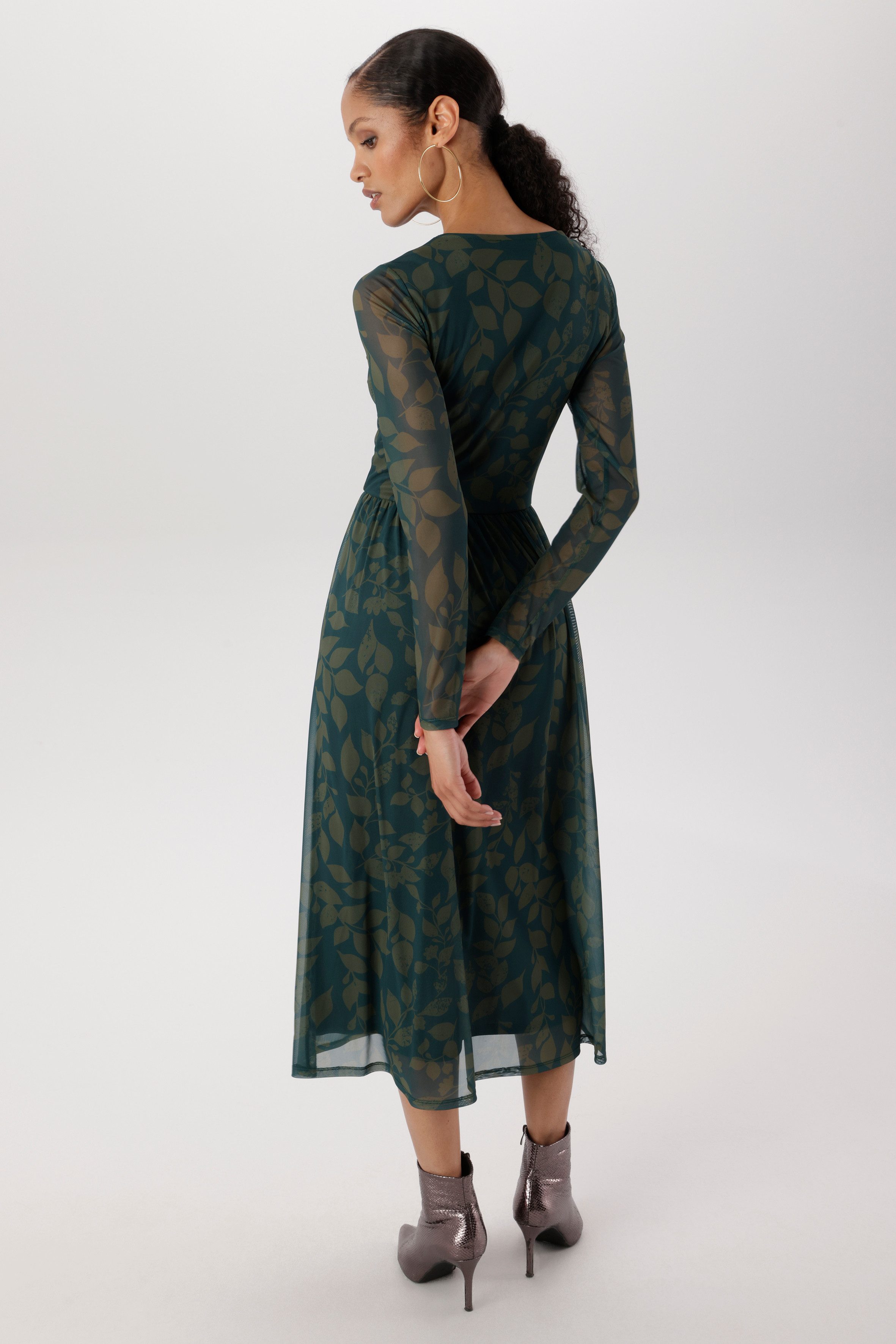 Aniston SELECTED Midikleid mit floraler, fantasievoller Blättermuster