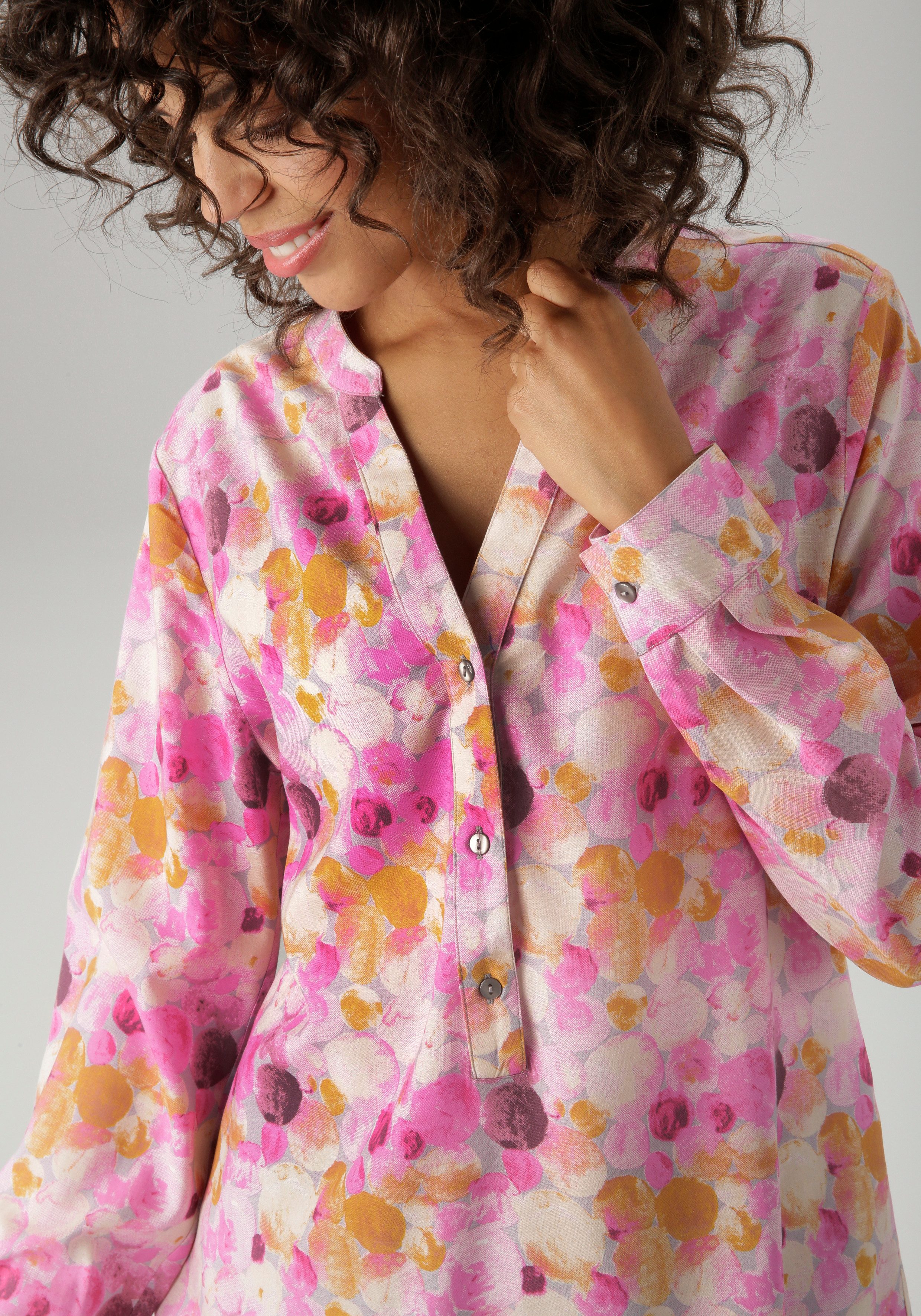 Aniston CASUAL Schlupfbluse mit farbharmonischem, grafischen Druck im Batik-Look