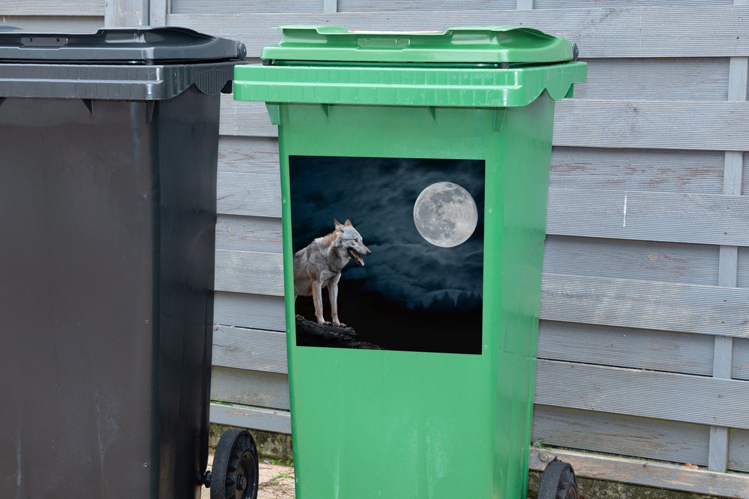 MuchoWow Wandsticker Wolf - Mond Container, Nacht - - Mülleimer-aufkleber, - Abfalbehälter Sticker, (1 Tiere Porträt St), Mülltonne