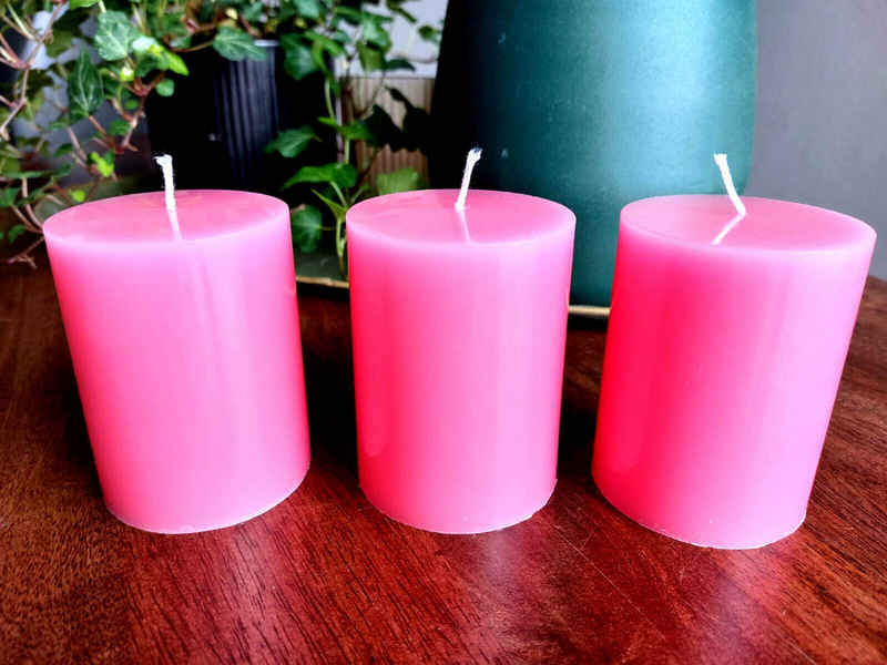 meytrade Stumpenkerze Trend Stumpenkerze modern in edel pink rosa Kerzen (3er Set), Sommerdeko Trendkerzen mit langer Brenndauer ca. 33 Stunden