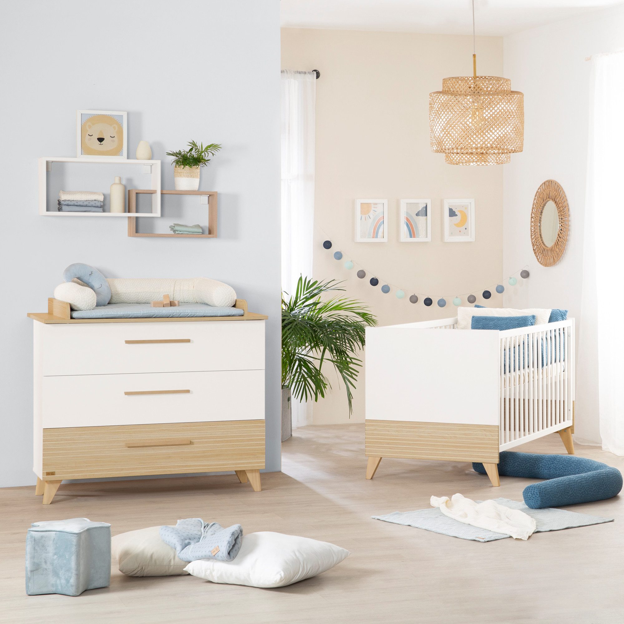 roba® Wickelkommode Theo - Wickelkommode aus Holz in modernem Design, Wickelhöhe 90,5 cm - Schubladen mit Vollauszug - Weiß / Ulme
