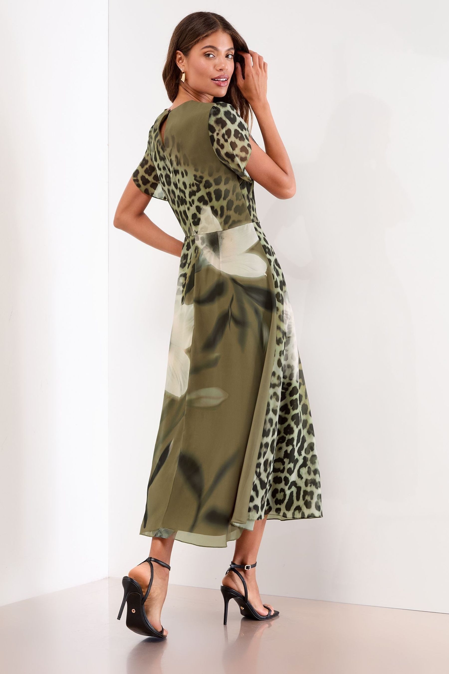 LIPSY Midikleid Lipsy Ausgestelltes Chiffon-Midikleid, Regular (1-tlg) günstig online kaufen