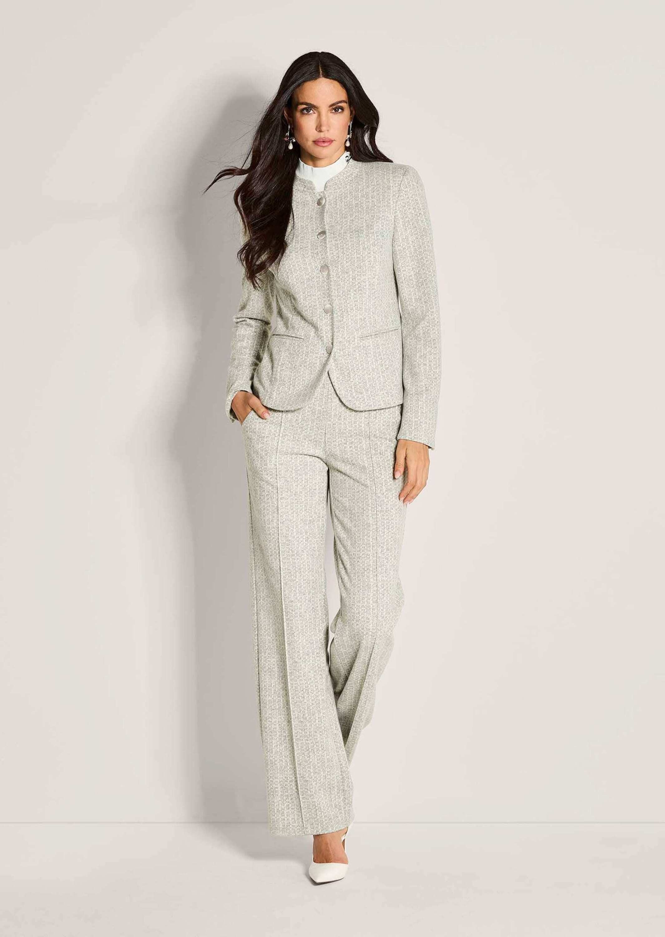 MADELEINE Kurzblazer Eleganter Businessblazer mit Stehkragen Blazer in minimalistischem Design mit Taschen und langen Ärmeln