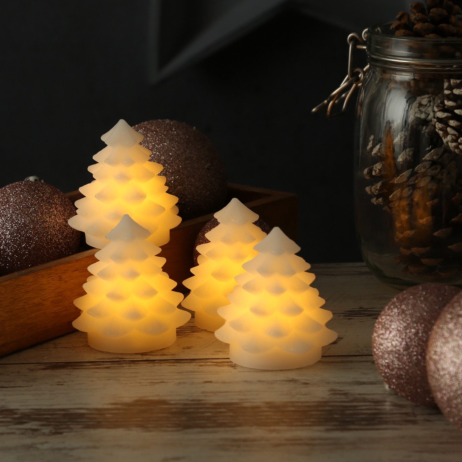 Deluxe Homeart LED-Kerze Weihnachtsbaum 4 Mini Tannenbäume aus Echtwachs H: günstig online kaufen