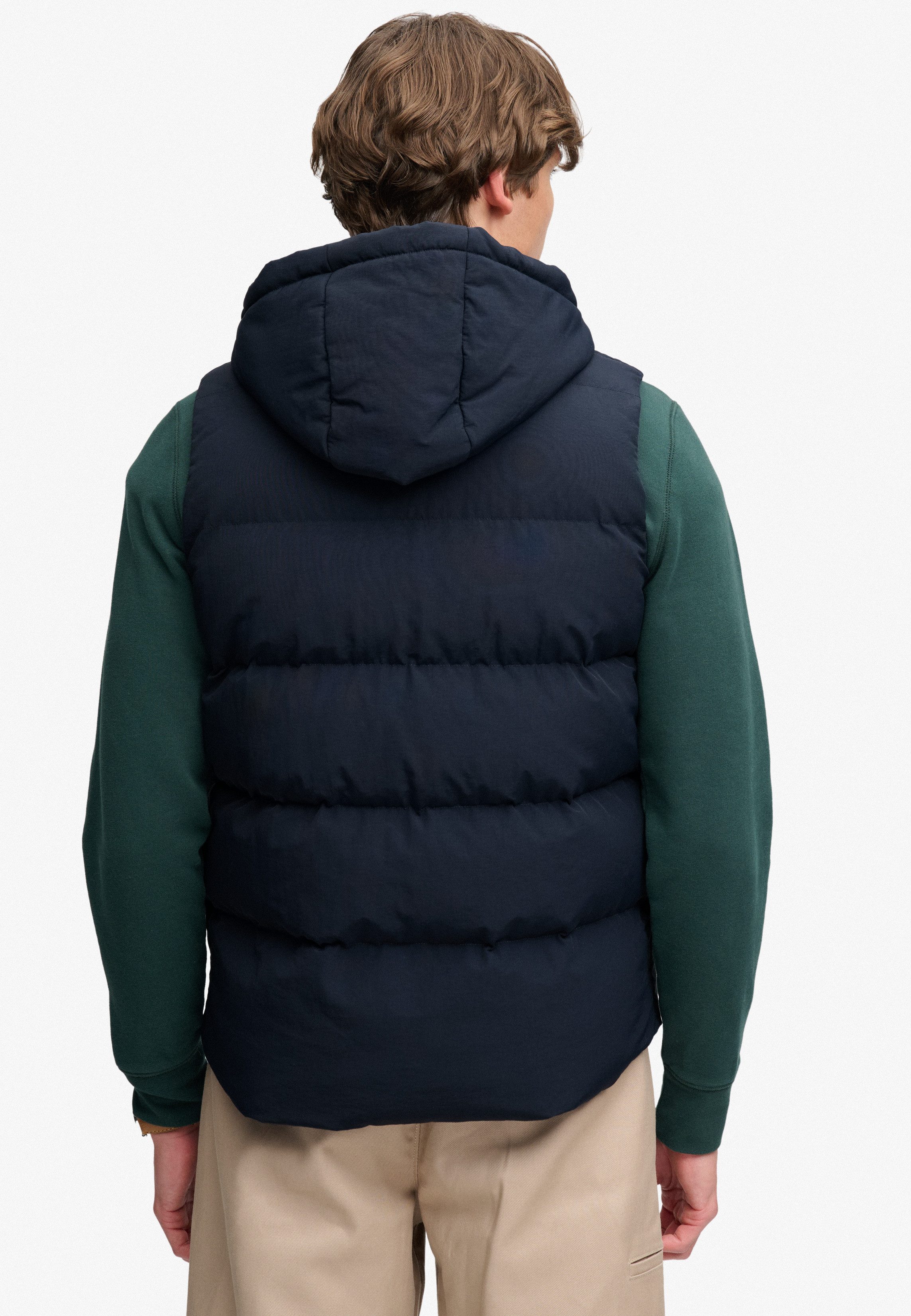 Superdry Steppweste HOOD SHORT EVEREST GILET Regular Fit, mit Reißverschluss, aus Nylon und Kunstfaser – Bild 4 von 5