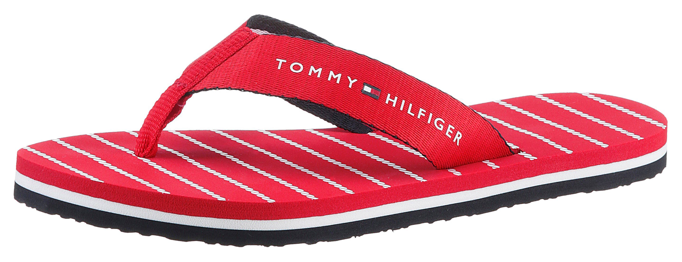 Tommy Hilfiger TOMMY ESSENTIAL ROPE SANDAL Zehentrenner mit gestreifter Decksohle rot