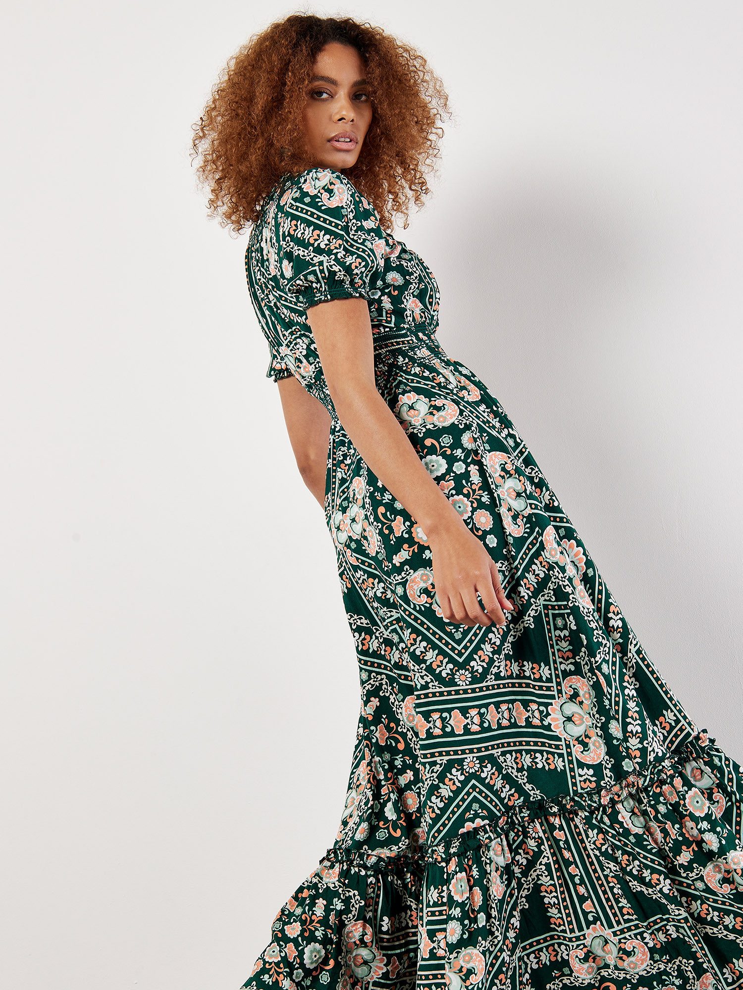 Apricot Druckkleid Gemustertes Maxikleid mit Smokband und Volant