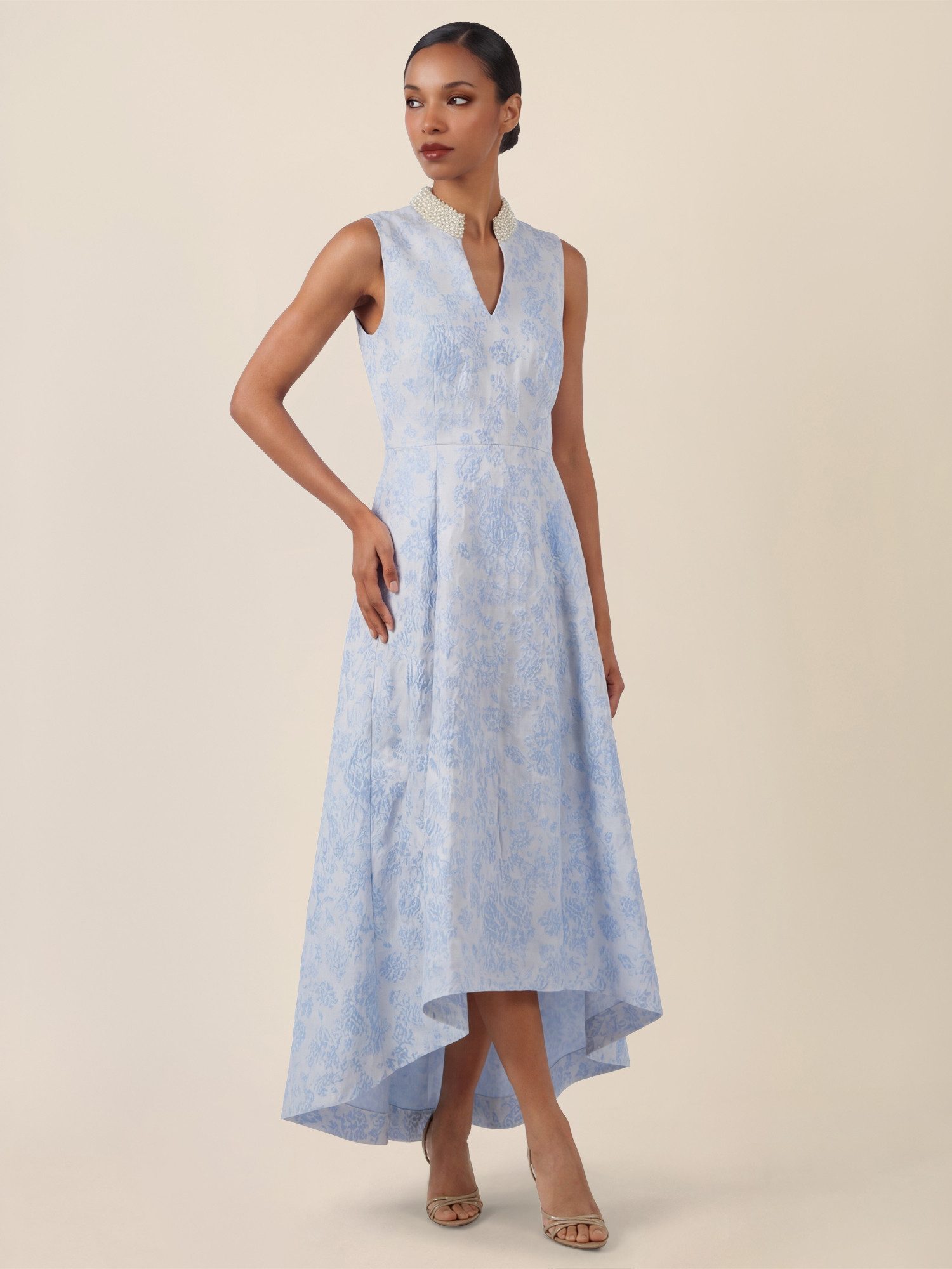 Apart Abendkleid mit Perlenkragen
