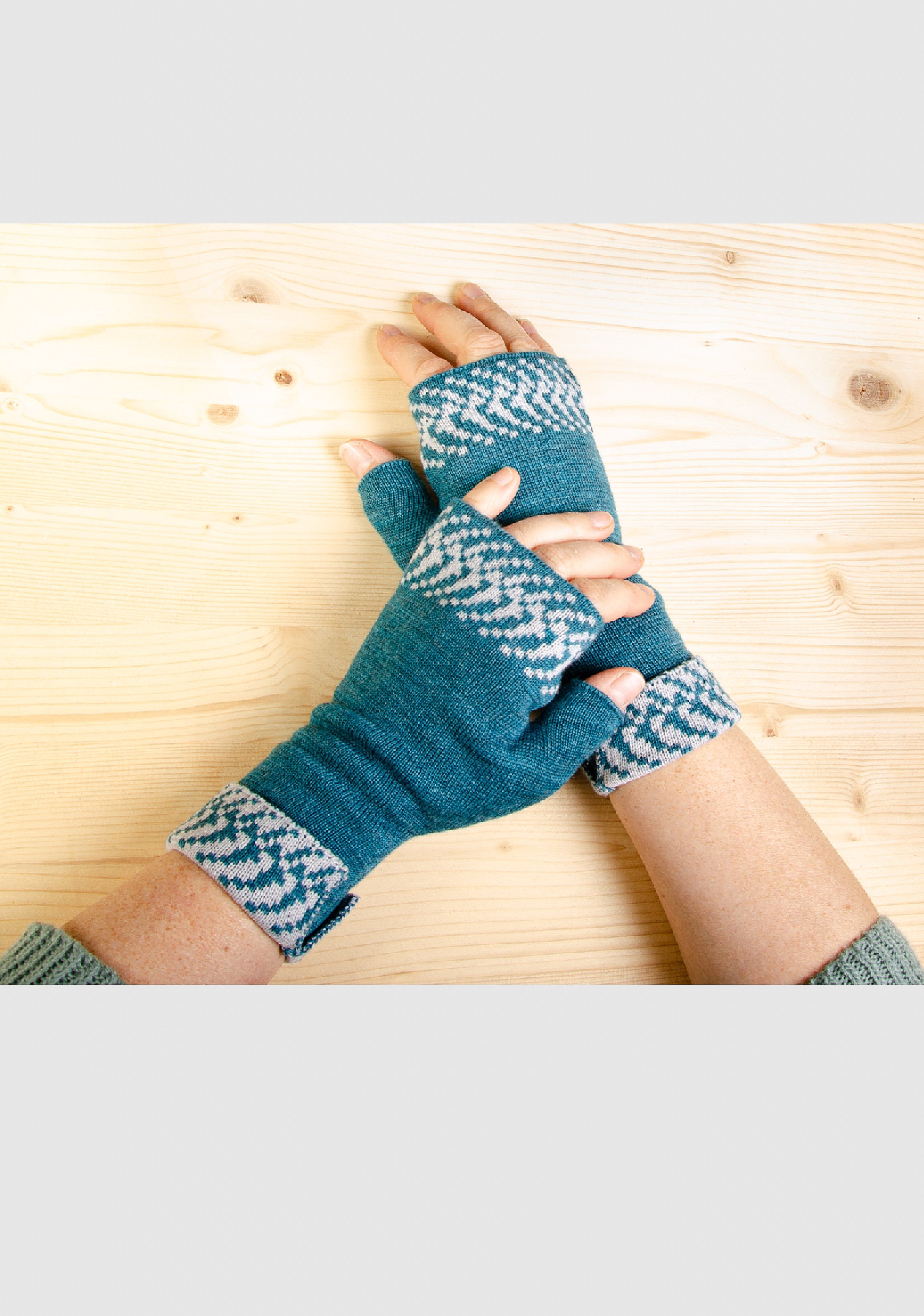 LANARTO slow fashion Strickhandschuhe Merino Handwärmer Pixel in vielen Farben aus 100% Merino extrasoft tiefsee_silber