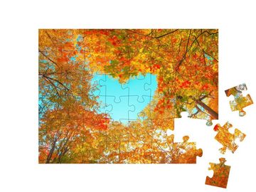 puzzleYOU Puzzle Herzförmige Lücke zwischen goldenen Baumkronen, 48 Puzzleteile, puzzleYOU-Kollektionen Flora, Pflanzen, Blumen & Pflanzen