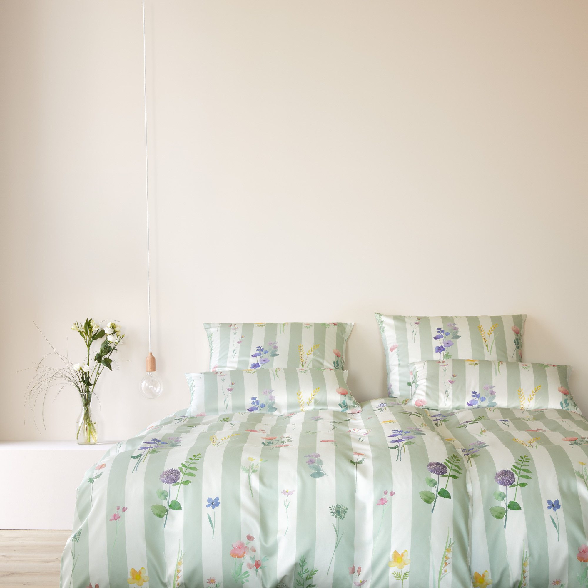Elegante Bettwäsche Flowerstripe, Mako-Satin, 2 teilig, angenehmes Hautgefühl
