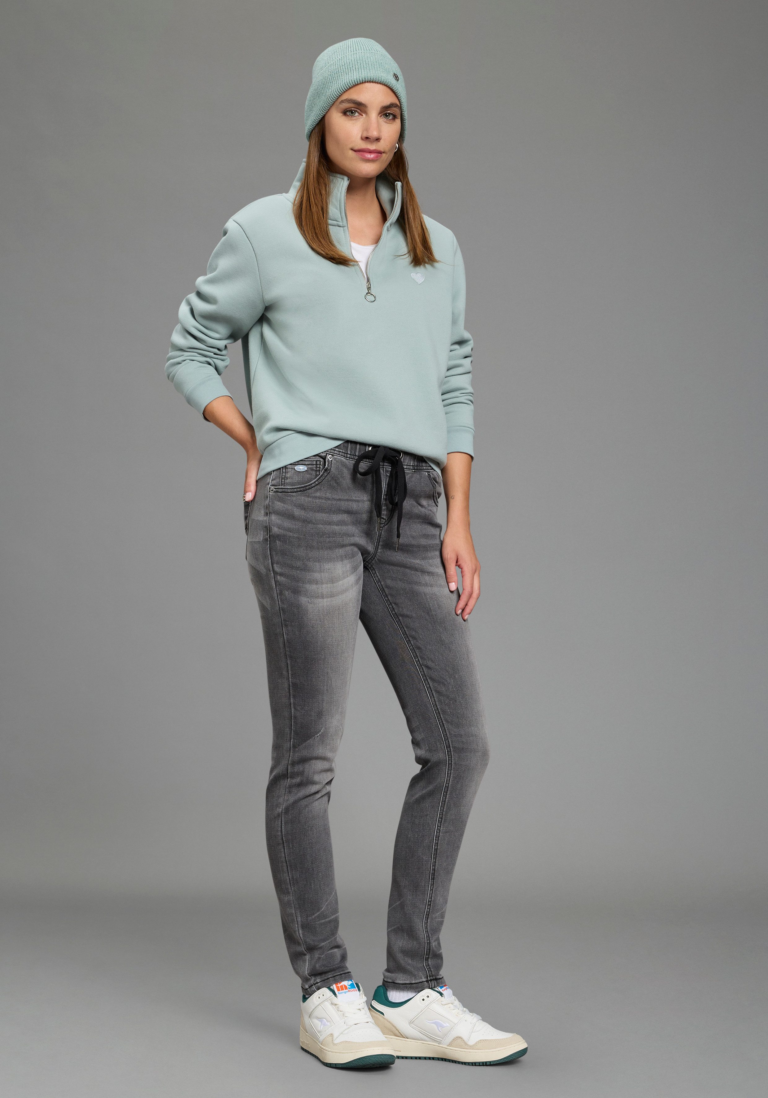Zum Outfit 12