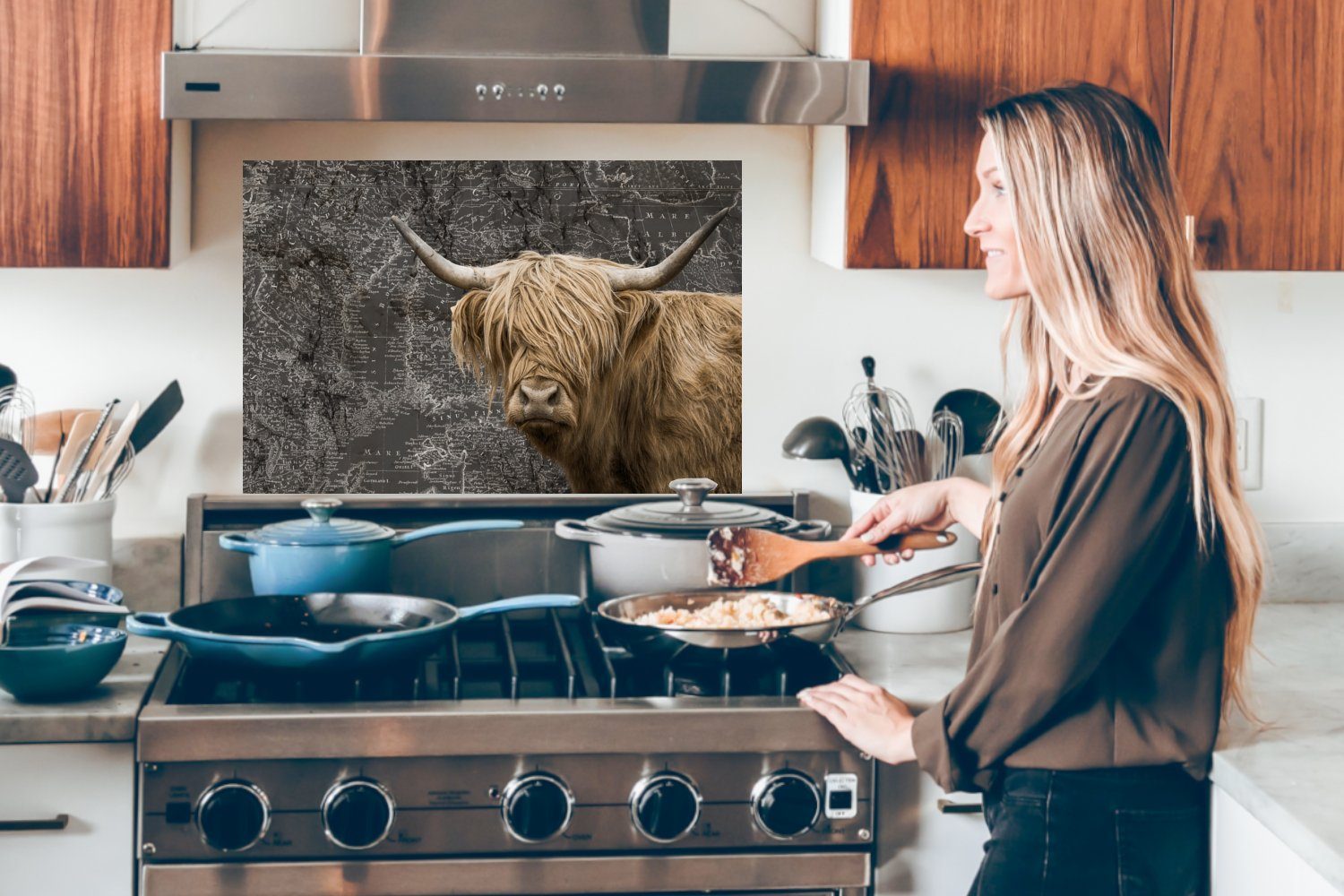Schottischer aus Weltkarte Wandschutz, cm, (1-tlg), Temperaturbeständig küchen MuchoWow 60x40 - Herdblende Highlander Tiere, Küchenrückwand -