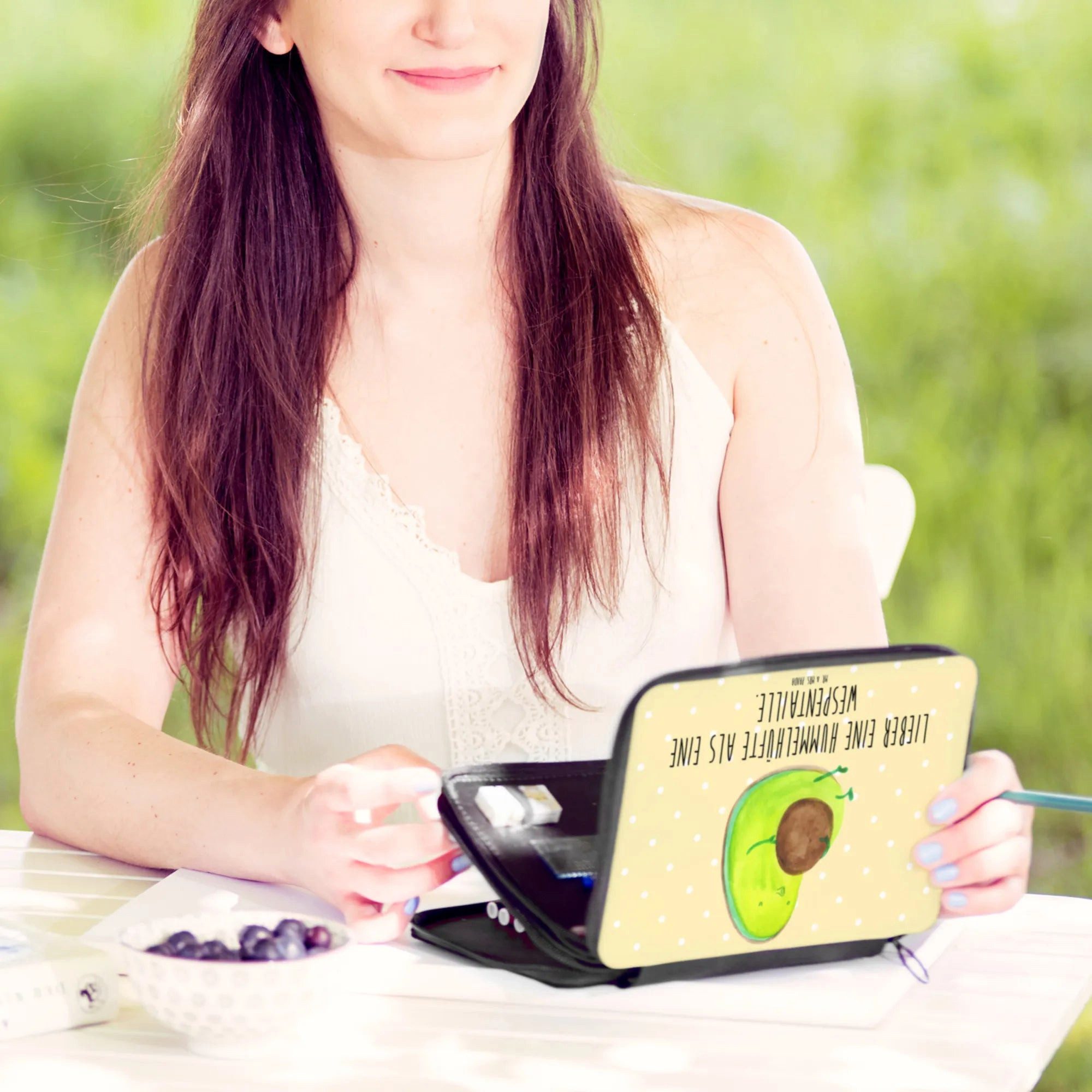 Thumbnail - Mr. & Mrs. Panda Federmäppchen Avocado Pfeifen - Gelb Pastell - Geschenk, Gesund, schwanger, Kinder, (Packung, 1-tlg., A...