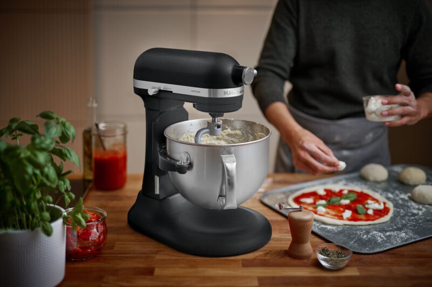 KitchenAid Küchenmaschine KitchenAid Küchenmaschine mit Schüsselheber 5,6 L Artisan 5KSM60SPX