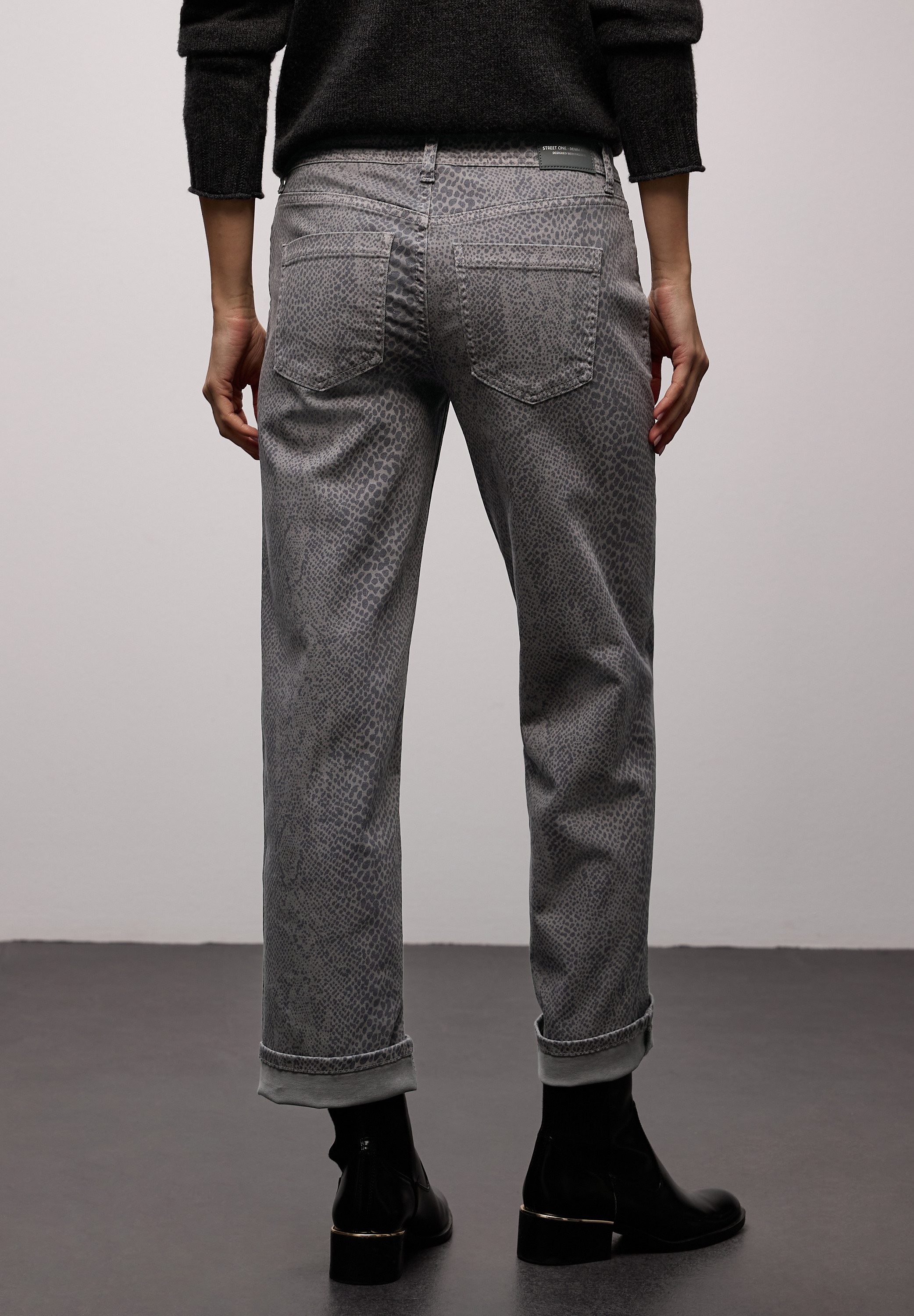 STREET ONE 5-Pocket-Jeans Graue Waschung, trendiger Snake Print – Bild 3 von 5