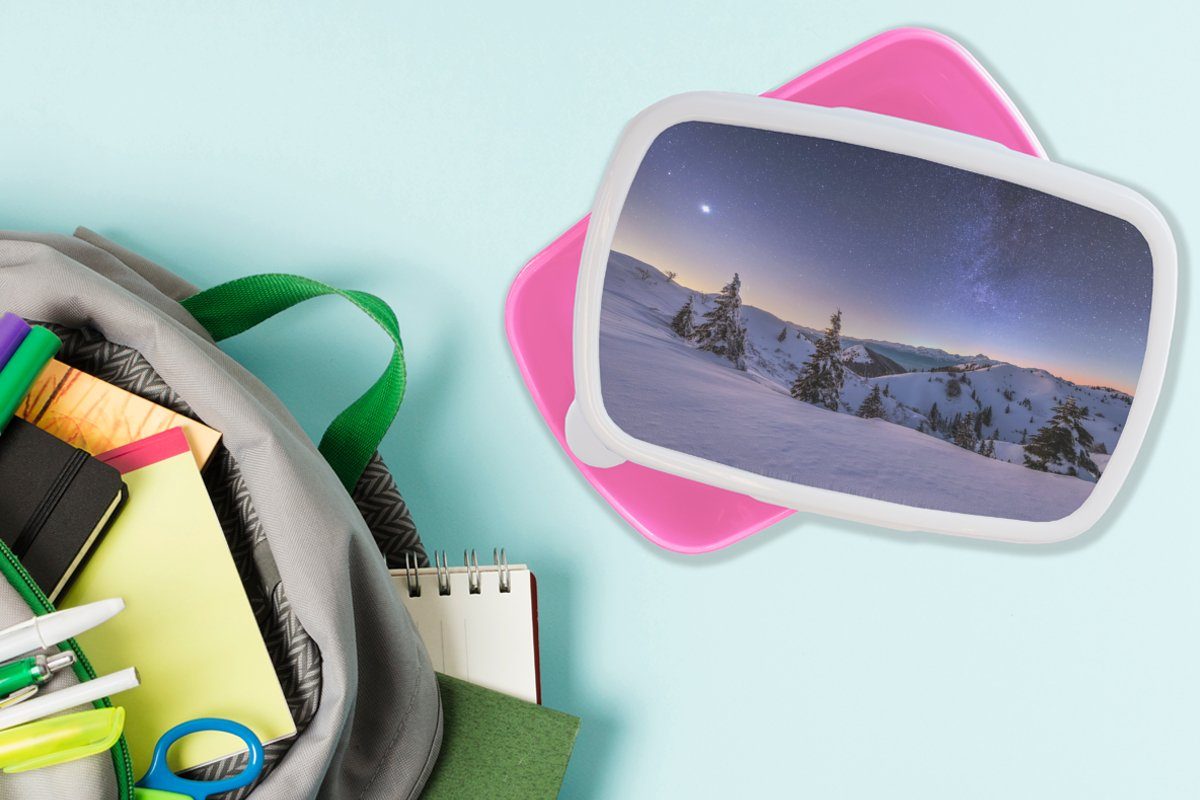 Kinder, - Winter MuchoWow Brotdose Mädchen, Kunststoff, Erwachsene, Nacht Lunchbox Bäume, - (2-tlg), rosa Snackbox, Kunststoff für - Brotbox Schnee