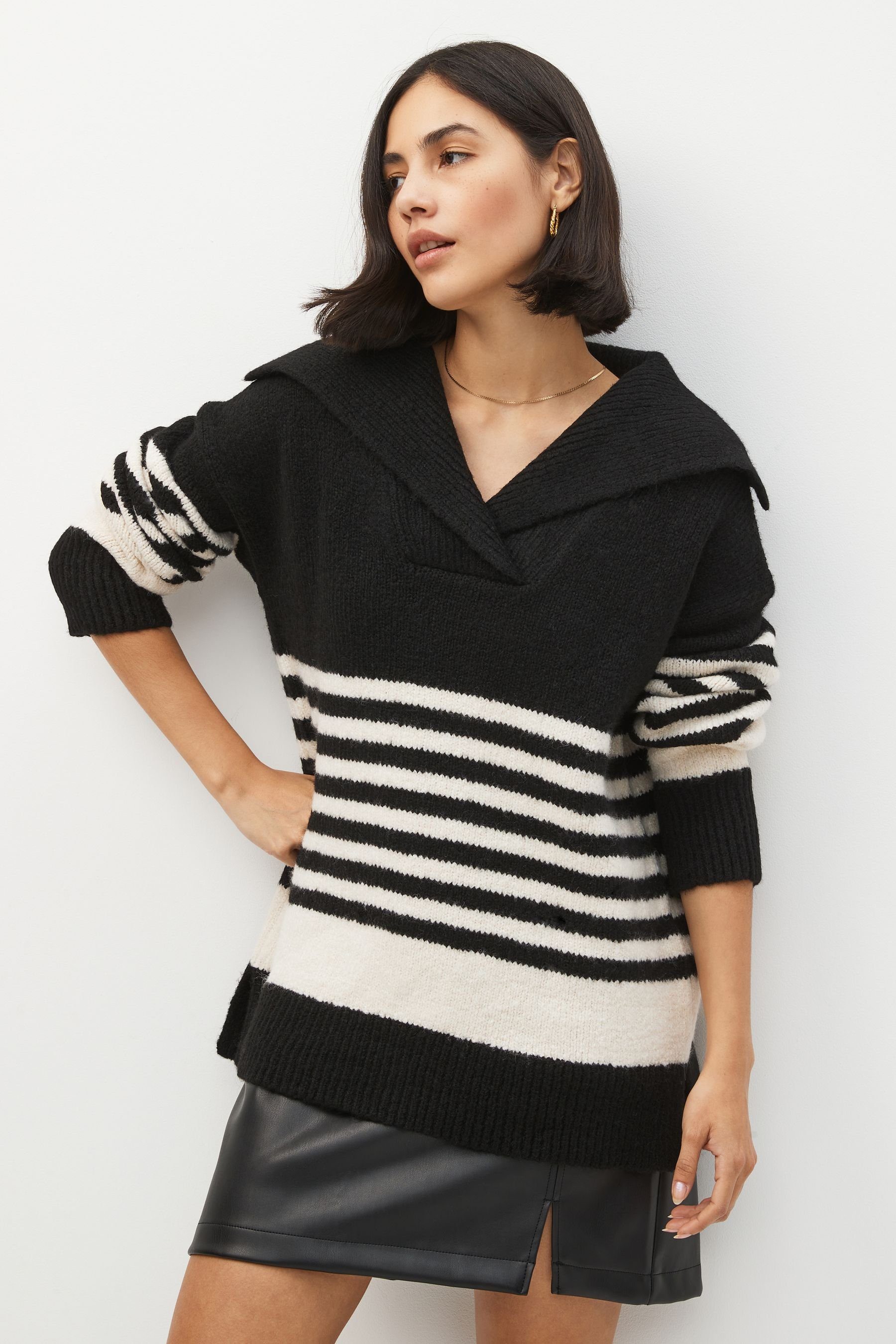 V-Ausschnitt-Pullover (1-tlg) Lockerer Next Stripes Pullover mit V-Ausschnitt Ecru