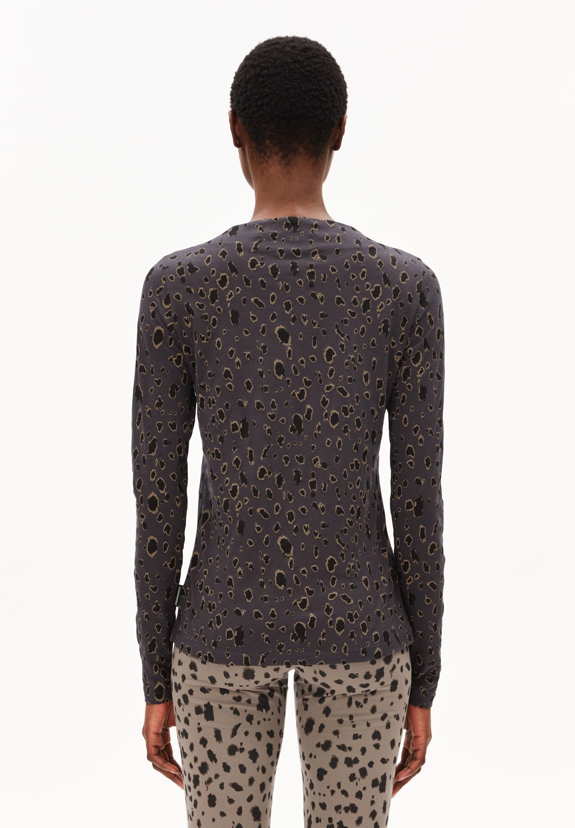 Armedangels Longsleeve LEO Longsleeve aus Bio-Baumwolle mit Leo-Print Slim Fit – Bild 4 von 5