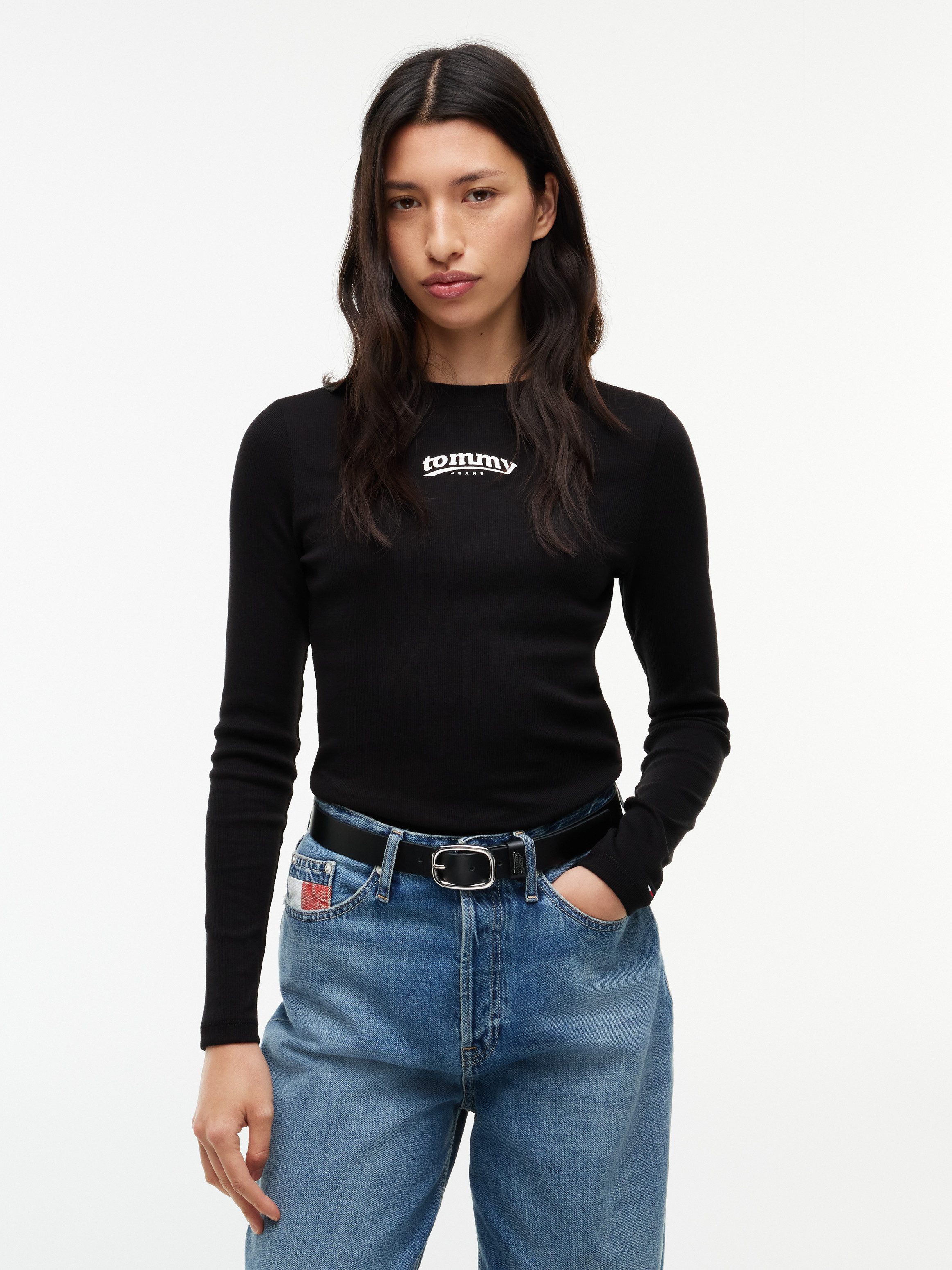 Tommy Jeans Langarmshirt TJW SLIM ESS LOGO 1 LS TEE Baumwollmischung, slim fit