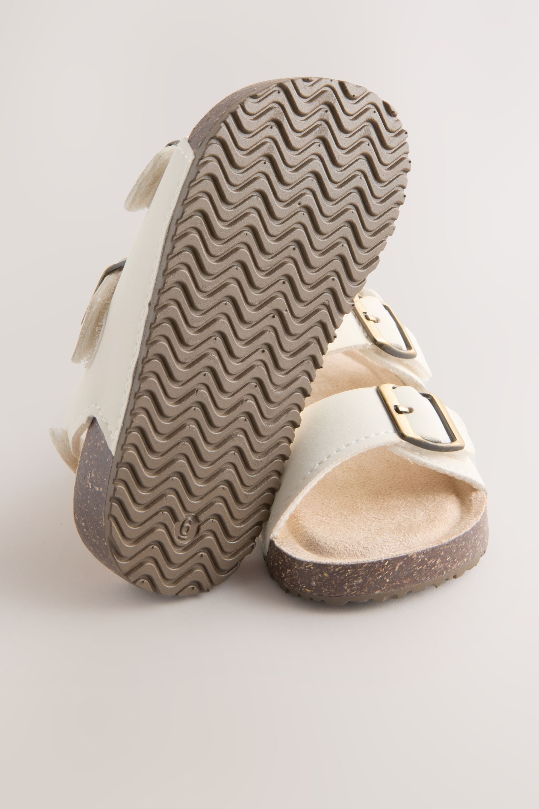 Next Sandalen mit zwei schmalen Riemchen + Kork-Fußbett Sandale – Bild 5 von 5