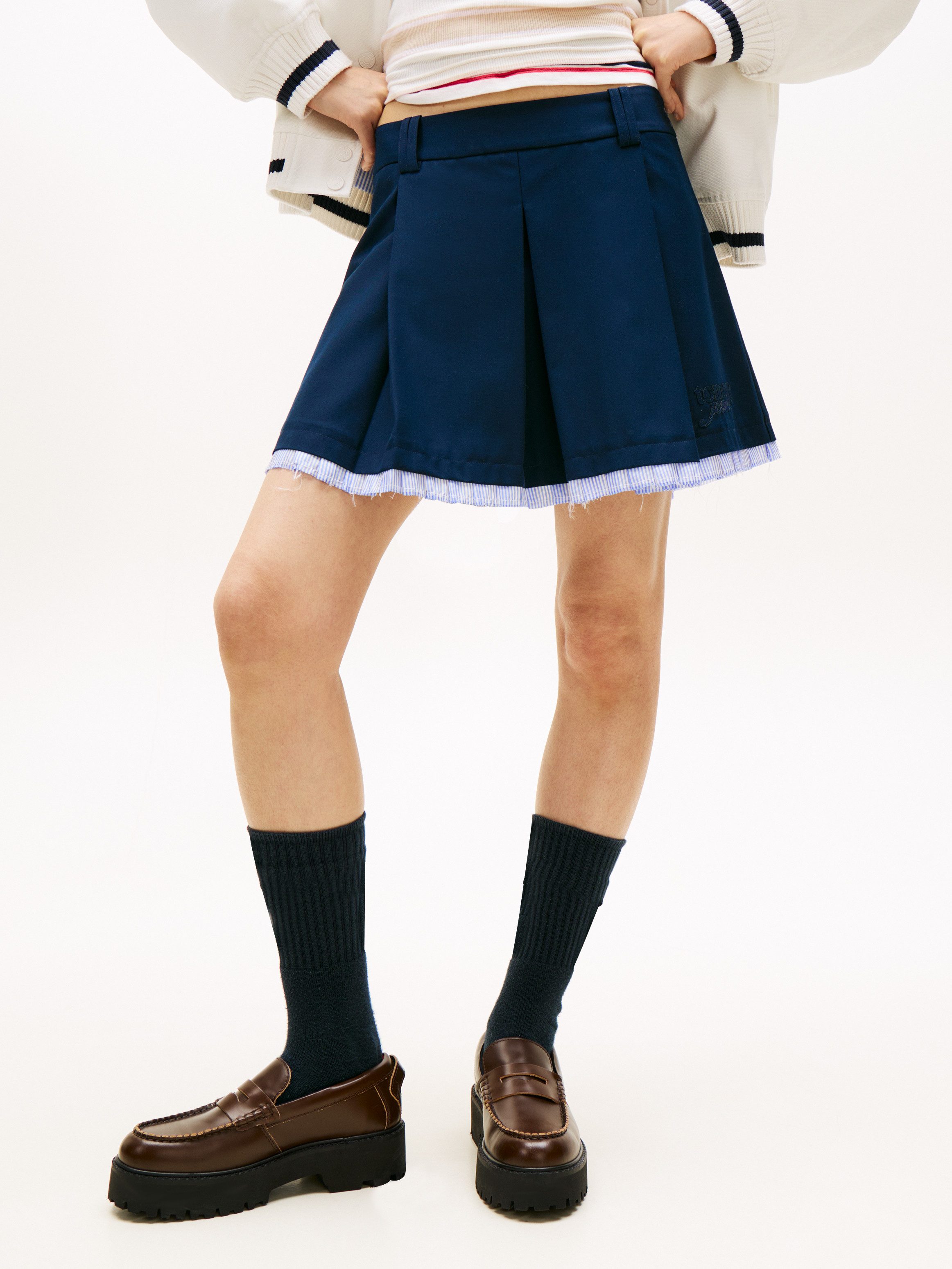 Tommy Jeans A-Linien-Rock TJW VARSITY PLEATED MINI SKIRT mit den klassischen Falten