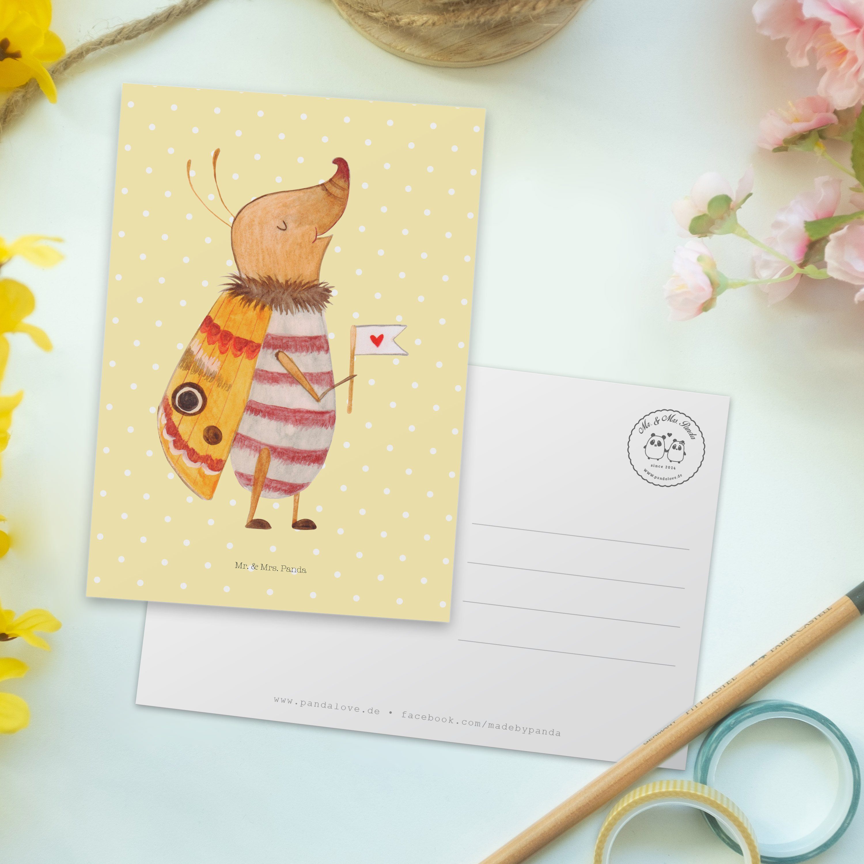 Geschenk, - Postkarte Gelb mit & Mr. Panda Fähnchen Nachtfalter Pastell Mrs. Einladungskarte -