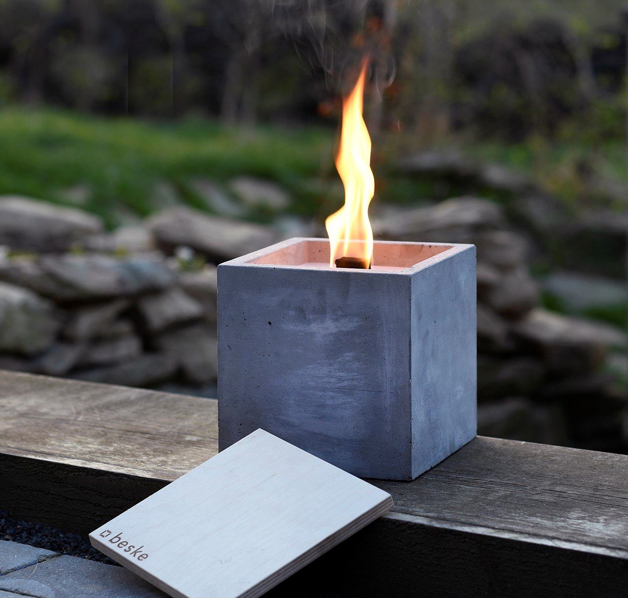Outdoorkerze - Tischfeuer Kerzenfresser mit Dauerdocht Fuego beske (17x17x17), Betonfeuer® Unendliche Brenndauer