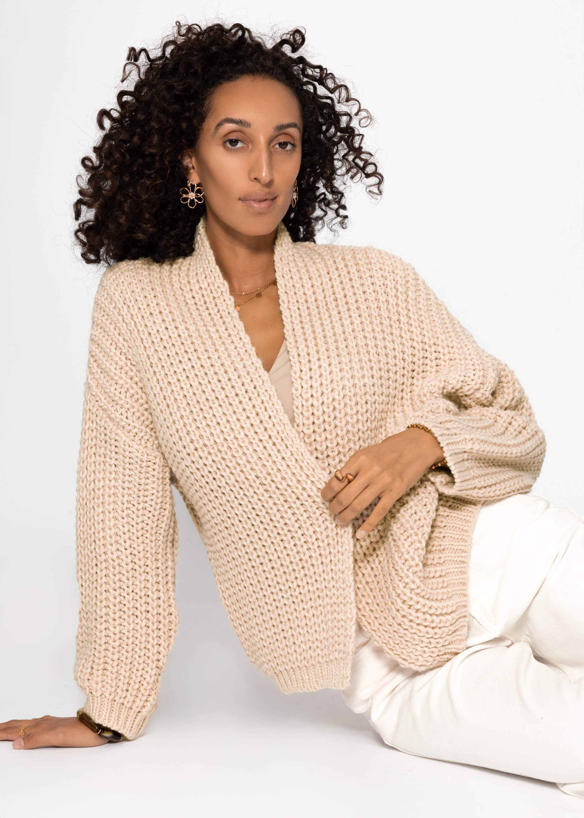 SASSYCLASSY Cardigan Strickjacke für Damen mit Stehkragen Cardigan aus Grobstrick mit Wolle- und Alpakawolleanteil Taupe Beige