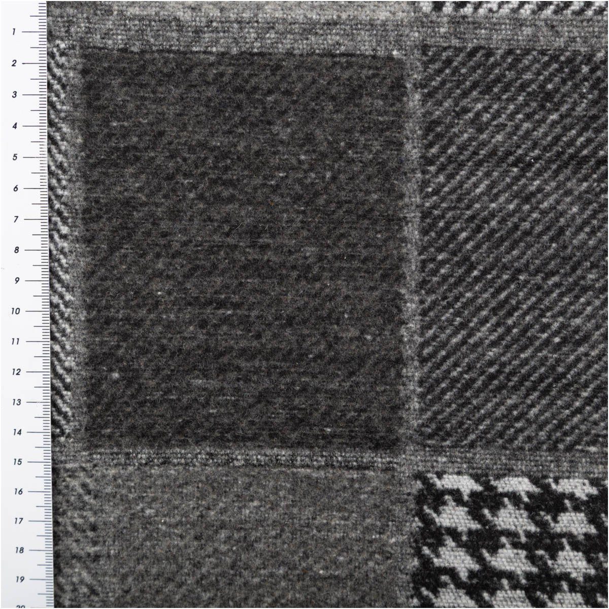 SCHÖNER LEBEN. Stoff Mantelstoff Meterware Jacquard gebürstet Patchwork Karos grau 145cm, pflegeleicht