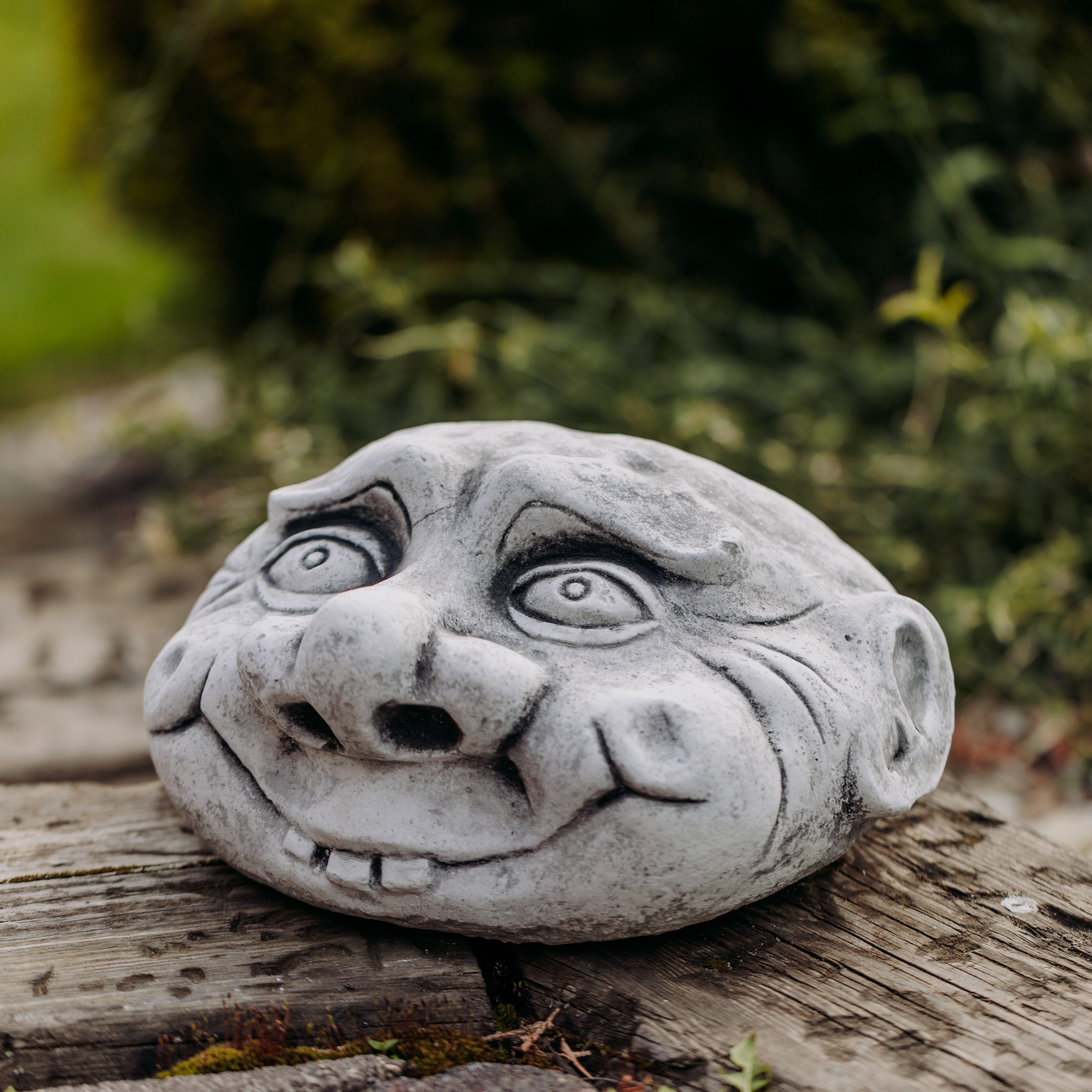 gartendekoparadies.de Gartenfigur Lustiges Gesicht Steinkopf, Deko-Stein, H. 15 cm, 25 x 28 cm, 10 kg, Frostsicher