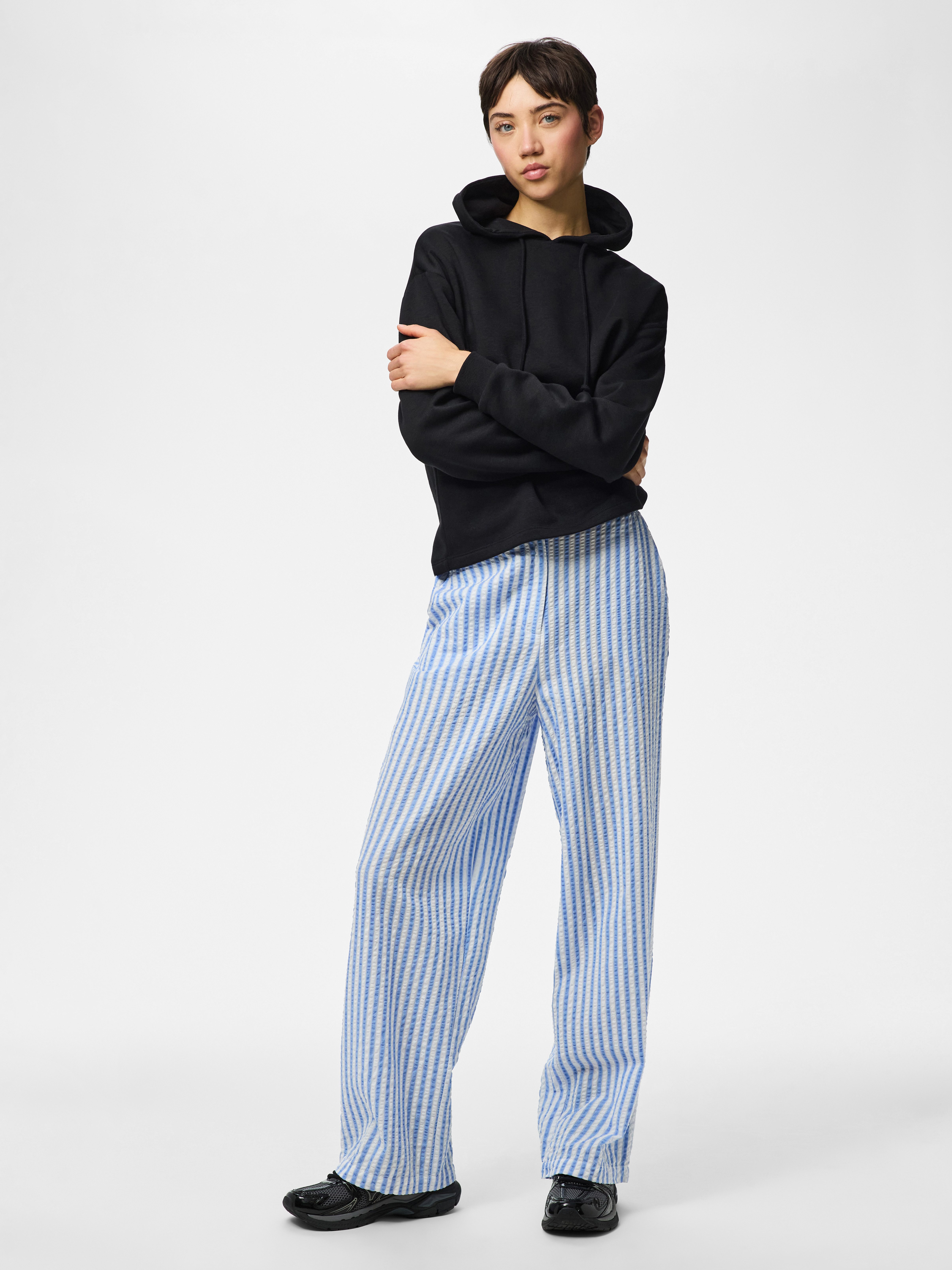 pieces Stoffhose PCSTINNA HW PANTS WVN NOOS BC mit weitem Bein – Bild 3 von 5