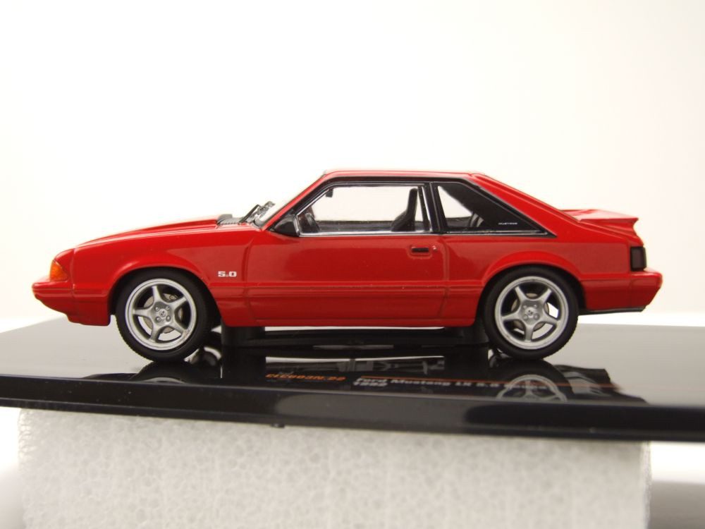 ixo Models Modellauto Ford Mustang III 1992 rot, Maßstab 1:43