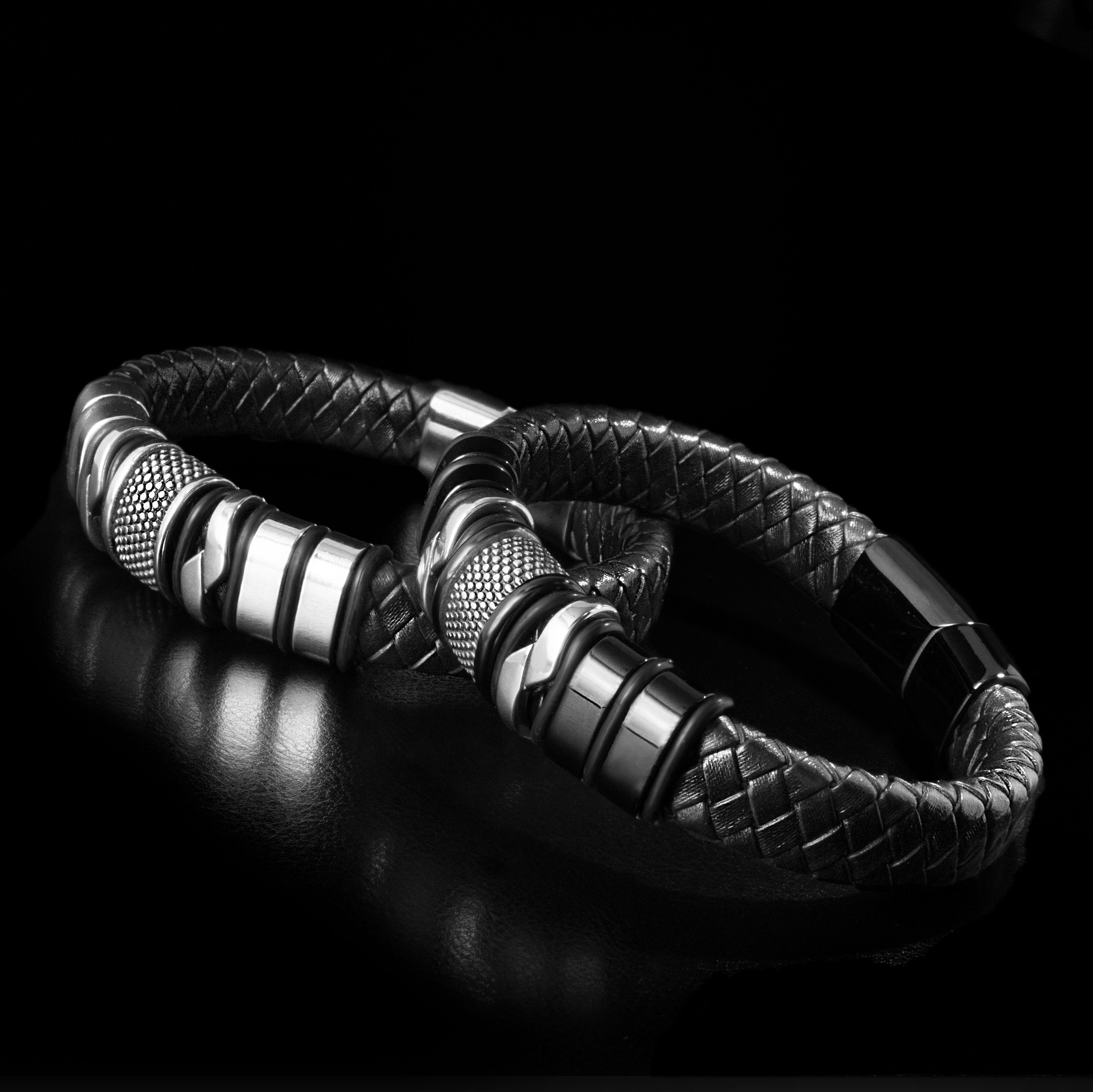 UNIQAL.de Lederarmband „MAMBA“ – Maskulines Design in Schwarz & Silber (Echtleder, Edelsthal, Magnetverschluss mit Verlängerungsglied, perfektes Geschenk, Bewährte UNIQAL Qualität), Designed in Germany