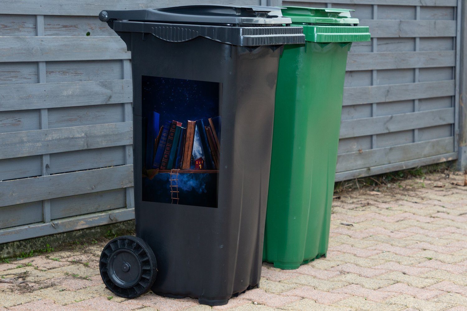 der Wandsticker Bücher inmitten Container, Abfalbehälter Haus (1 Sticker, MuchoWow Mülltonne, St), Verlassenes Mülleimer-aufkleber,