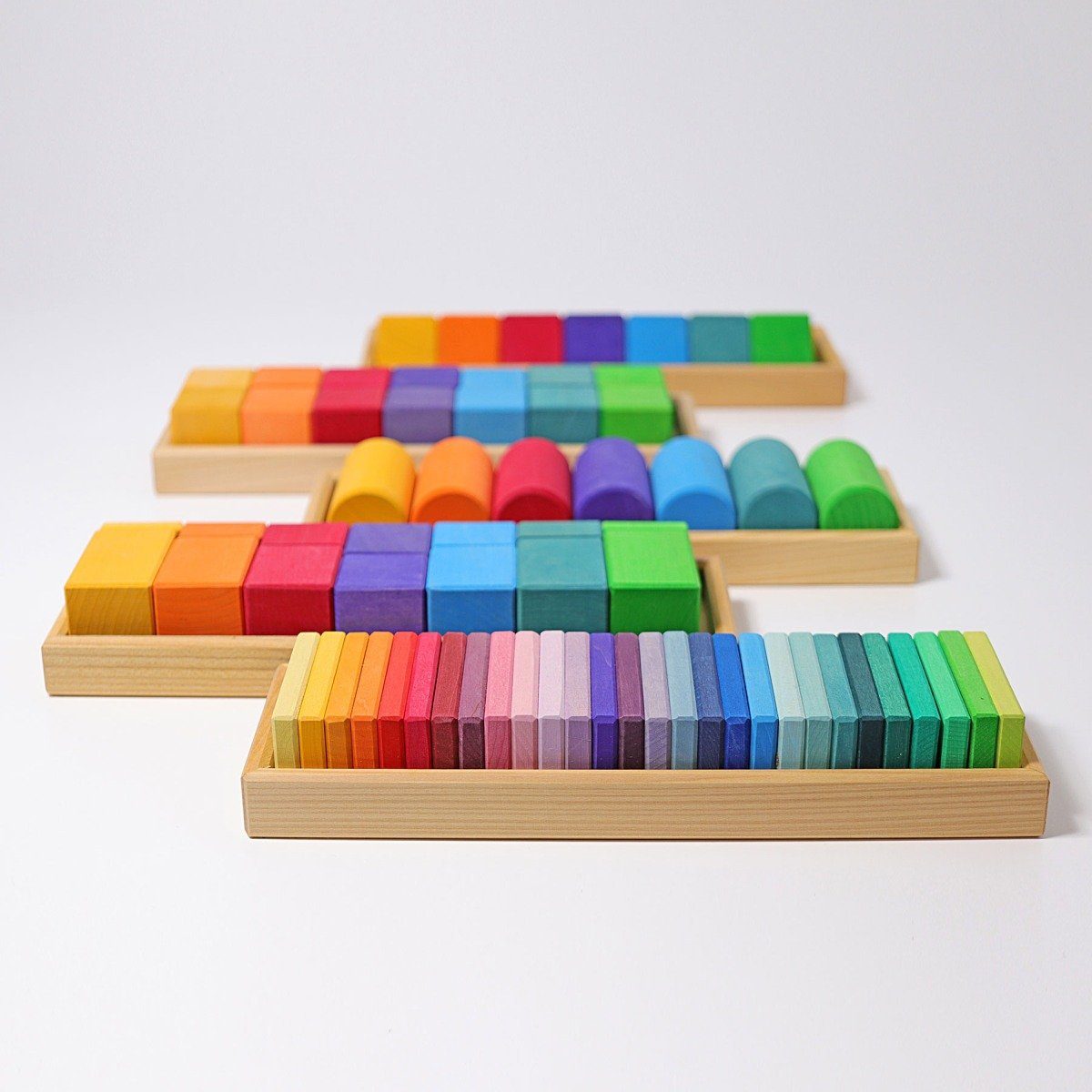 GRIMM´S Spiel und Holz Design Holzspielzeug Bauset Formen und Farben 70 Bauklötze Spielbausteine