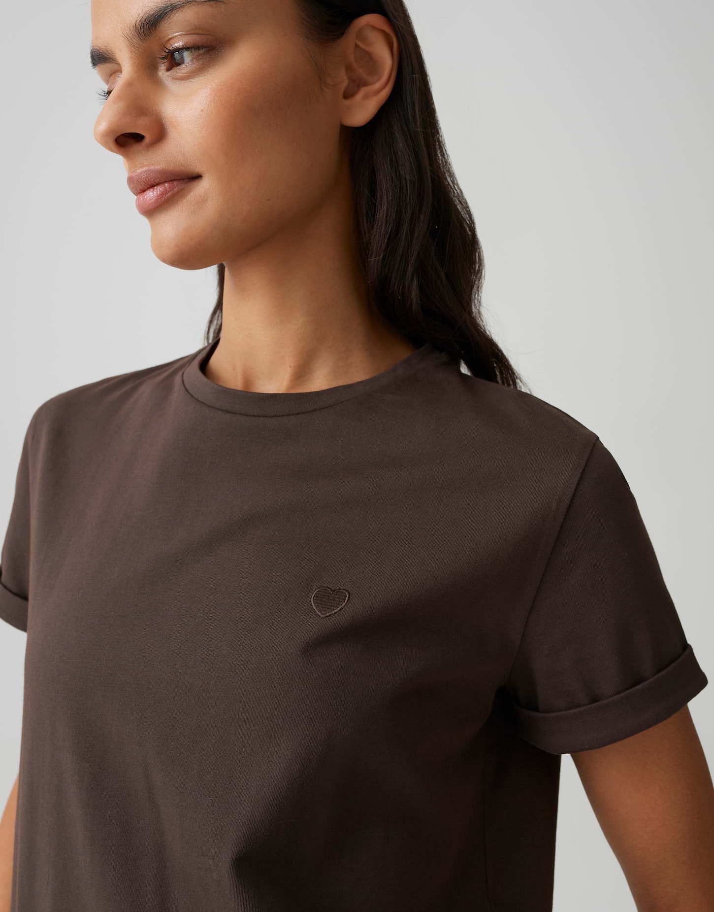 OPUS T-Shirt SERZ Regular T-Shirt aus Baumwolle gerade geschnitten mit Rundhalsausschnitt und Herzstickerei – Bild 4 von 5